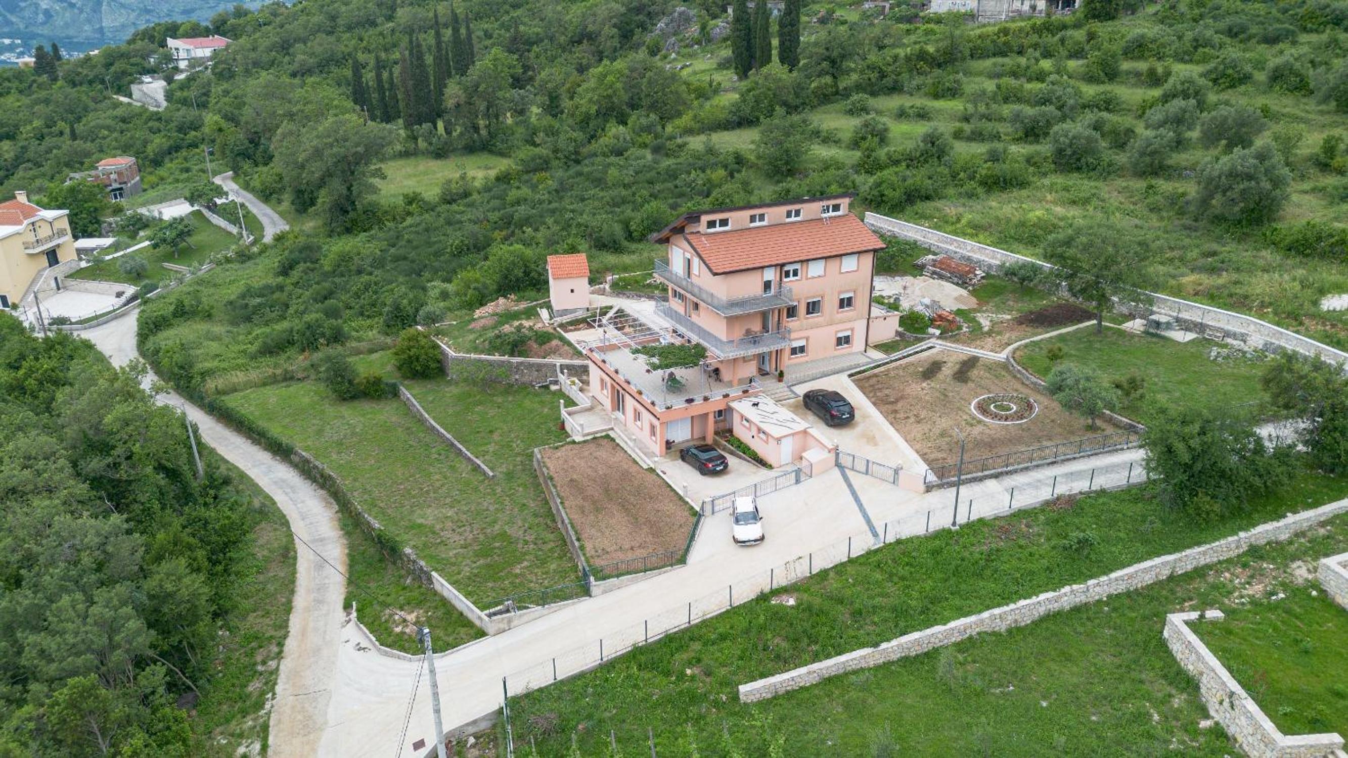 La Vita Bella with pool