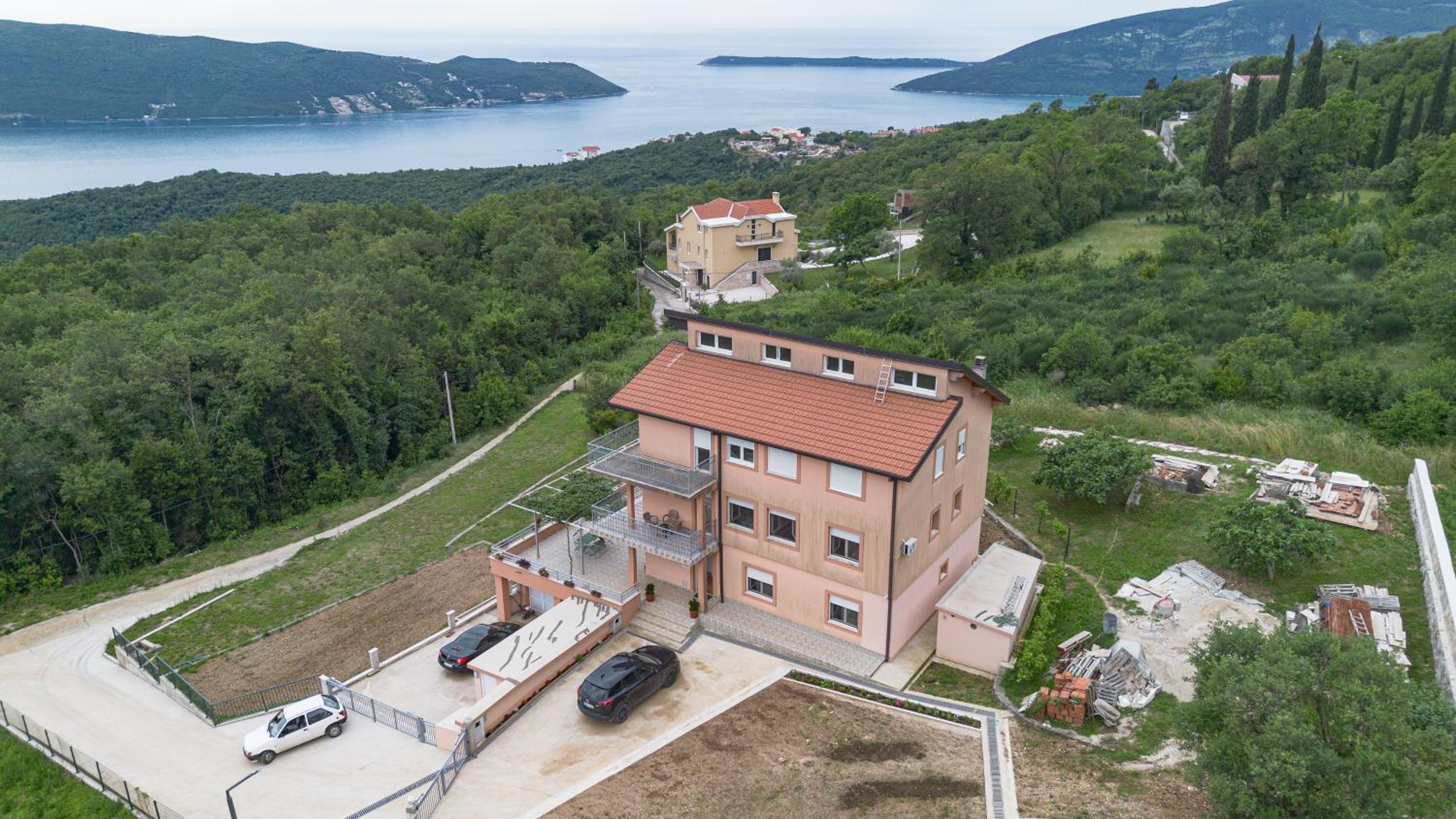 La Vita Bella with pool