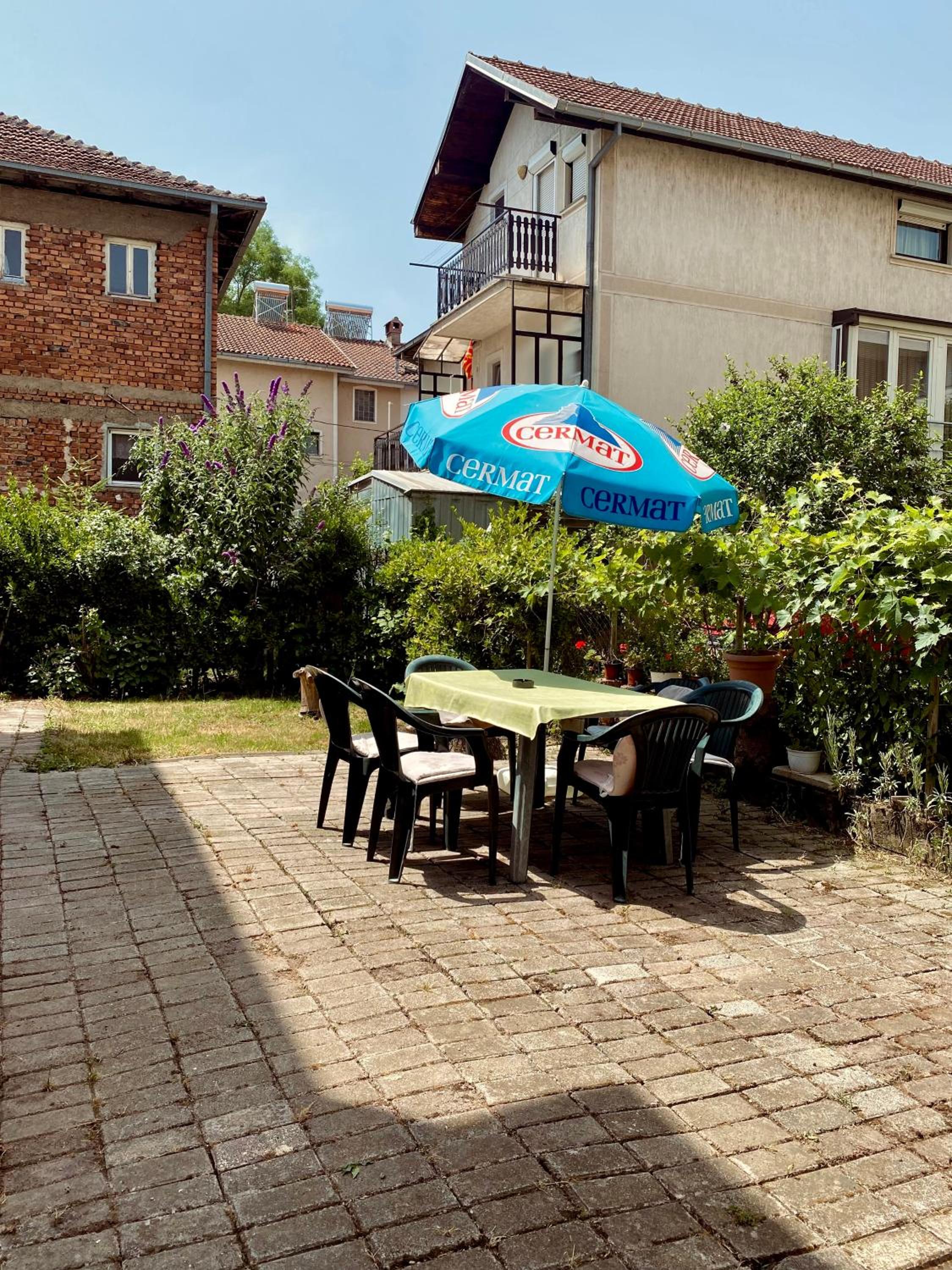 Central Comfort Apartment 5 Minute Walk to Beach, Free Parking, 2 BR view 4
