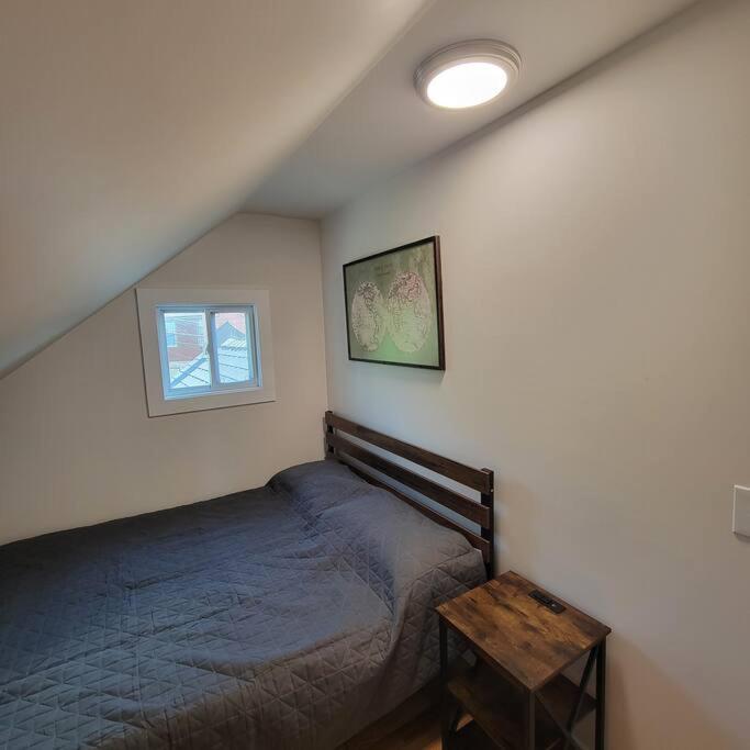 Walk to Niagara Falls 3 Bedrooms 4 Beds view 3