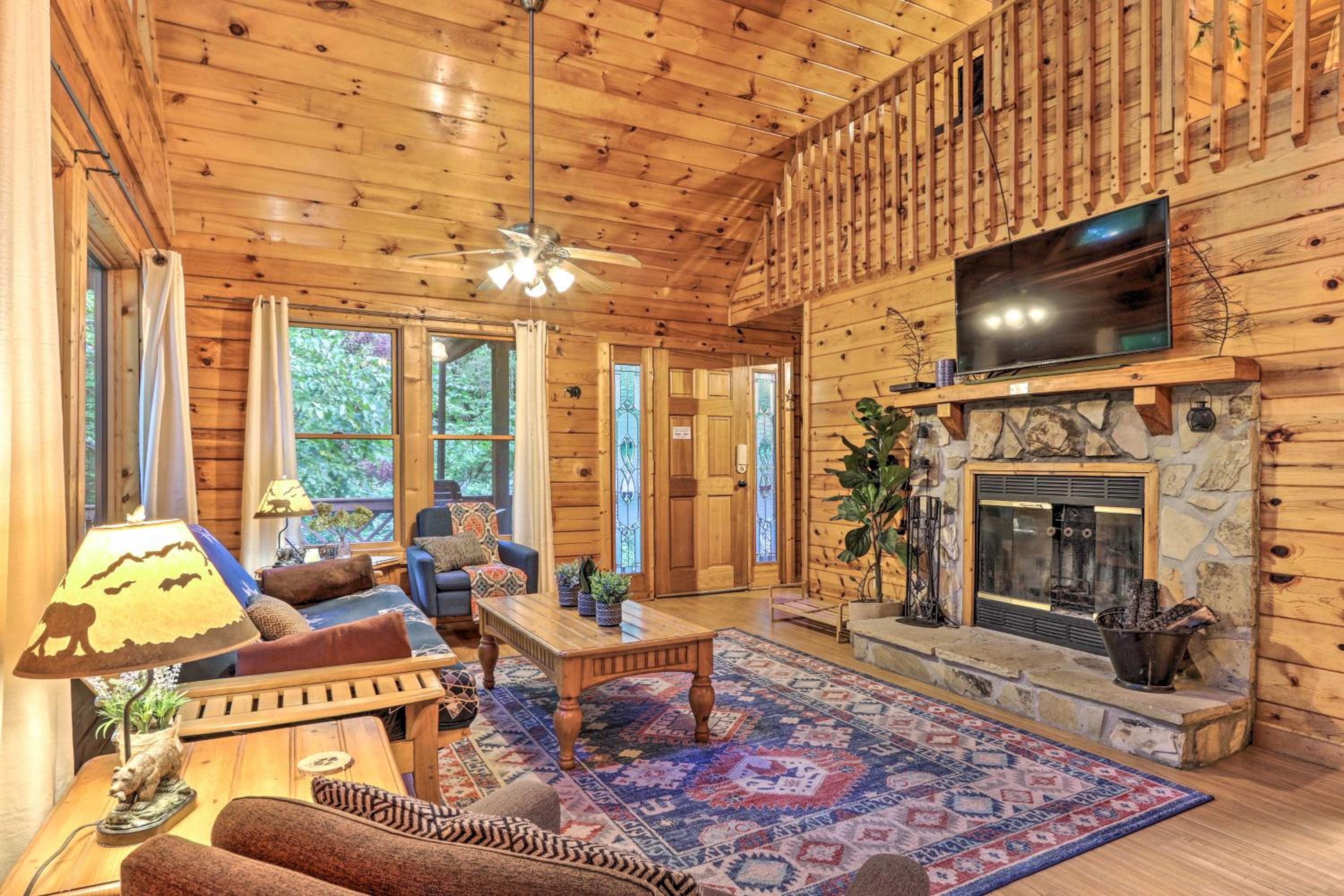 Cozy Mountain Cabin in PERFECT location view 4
