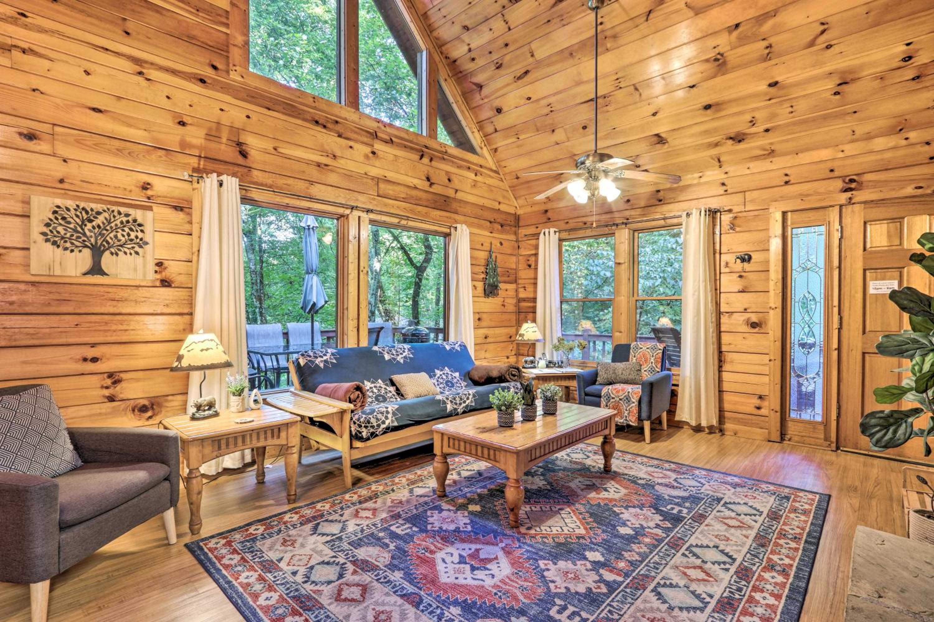 Cozy Mountain Cabin in PERFECT location view 5