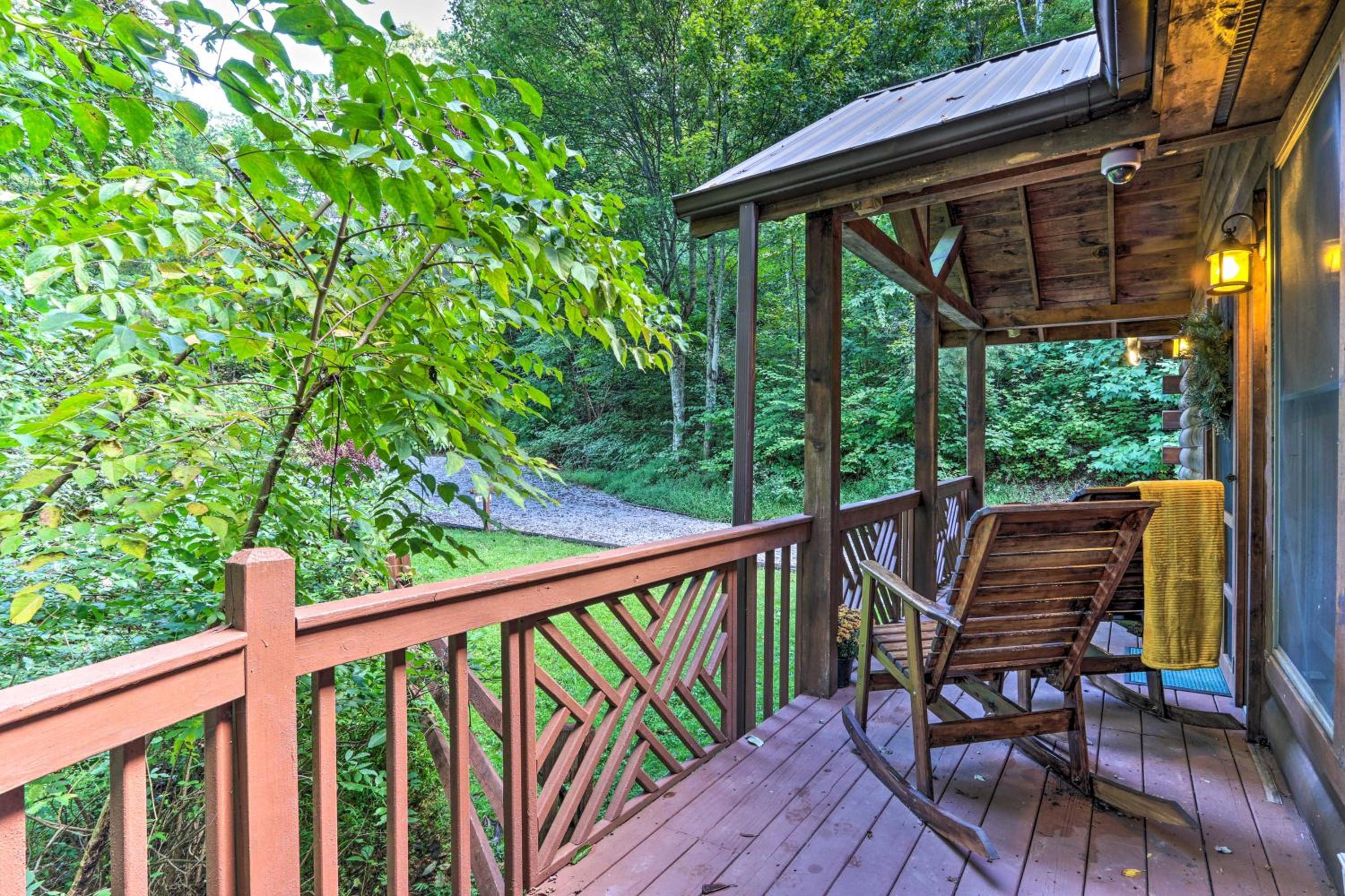 Cozy Cabin in PERFECT location - Property Image 4