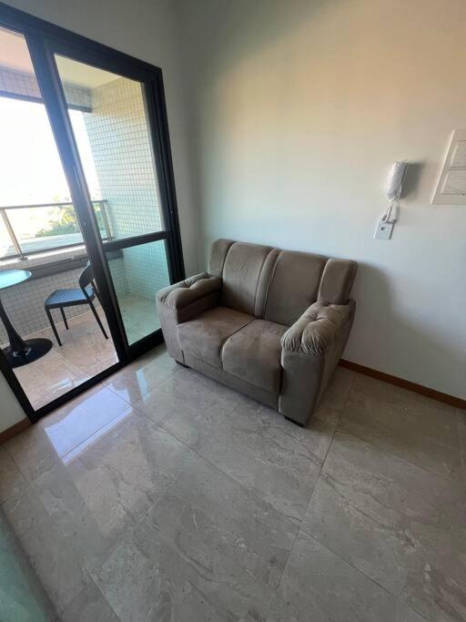 Apto Smart Orla Px Centro de Convenções SSA Quarto e Sala