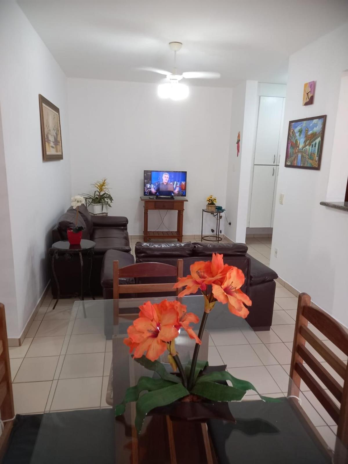 Apartamento 150 metros da Praia Grande em Ubatuba-SP