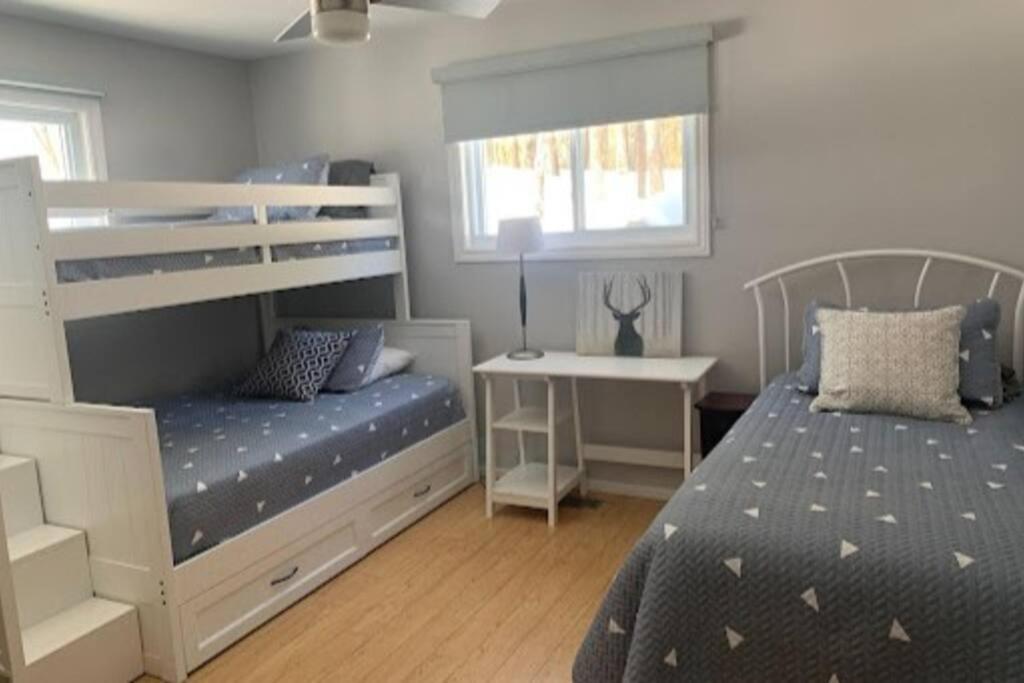 5 Bedroom Kennebec Lake House with 3 King Beds