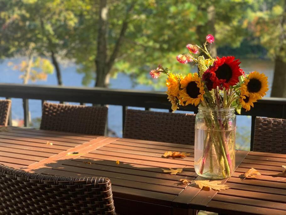 5 Bedroom Kennebec Lake House with 3 King Beds