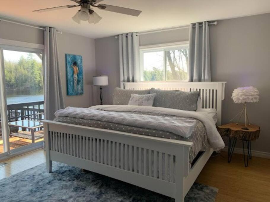 5 Bedroom Kennebec Lake House with 3 King Beds