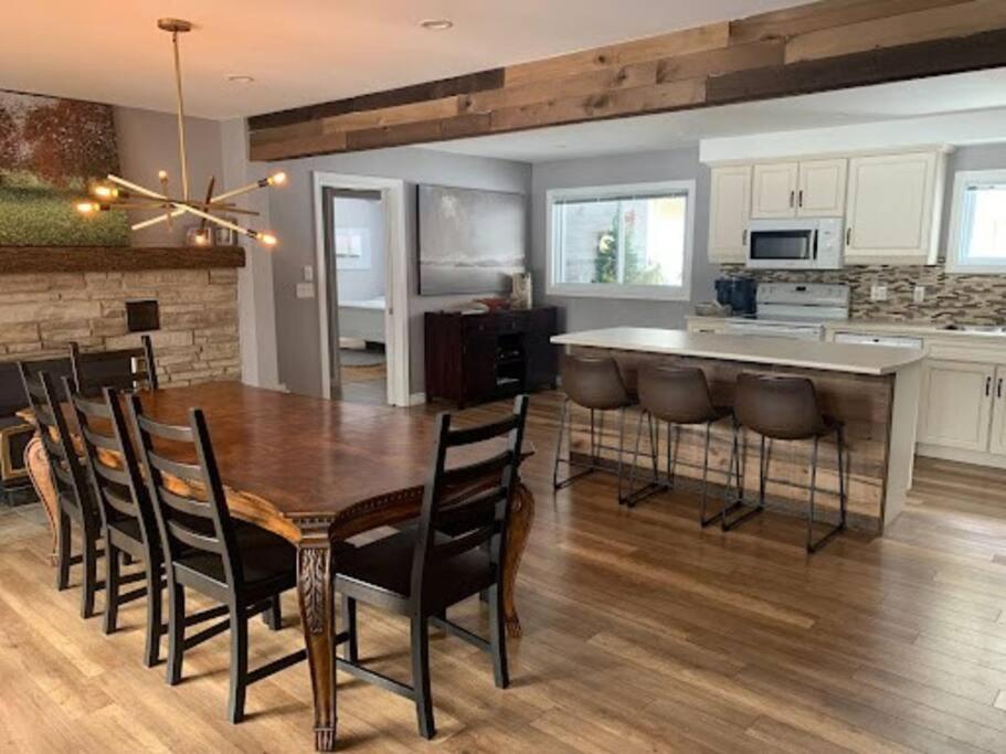 5 Bedroom Kennebec Lake House with 3 King Beds