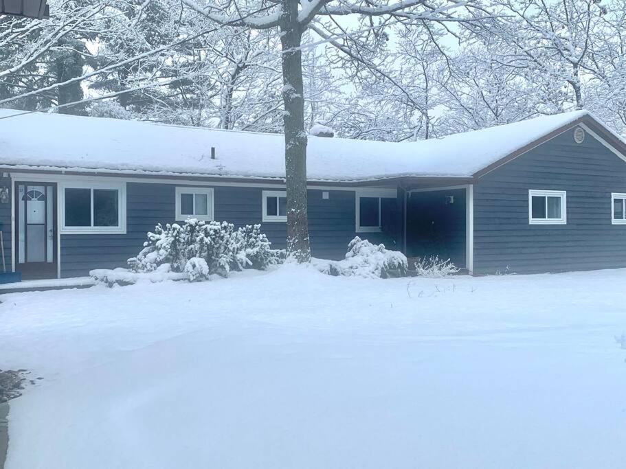 5 Bedroom Kennebec Lake House with 3 King Beds