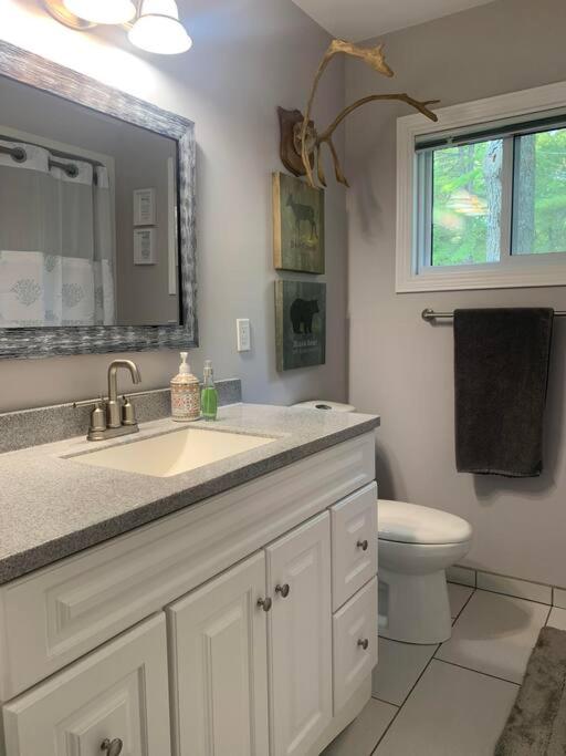 5 Bedroom Kennebec Lake House with 3 King Beds