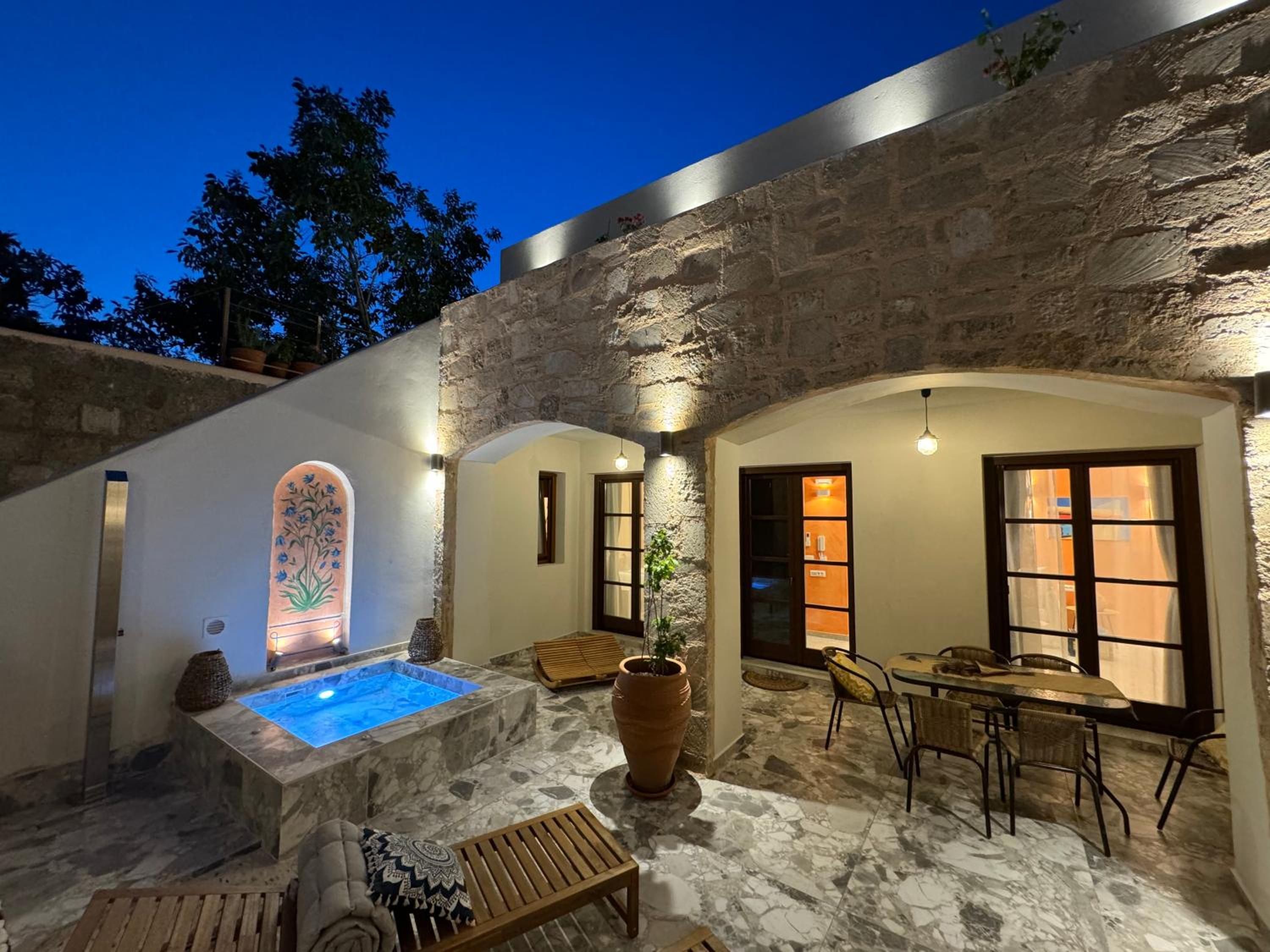 Vetus Vicinato Luxury Homes