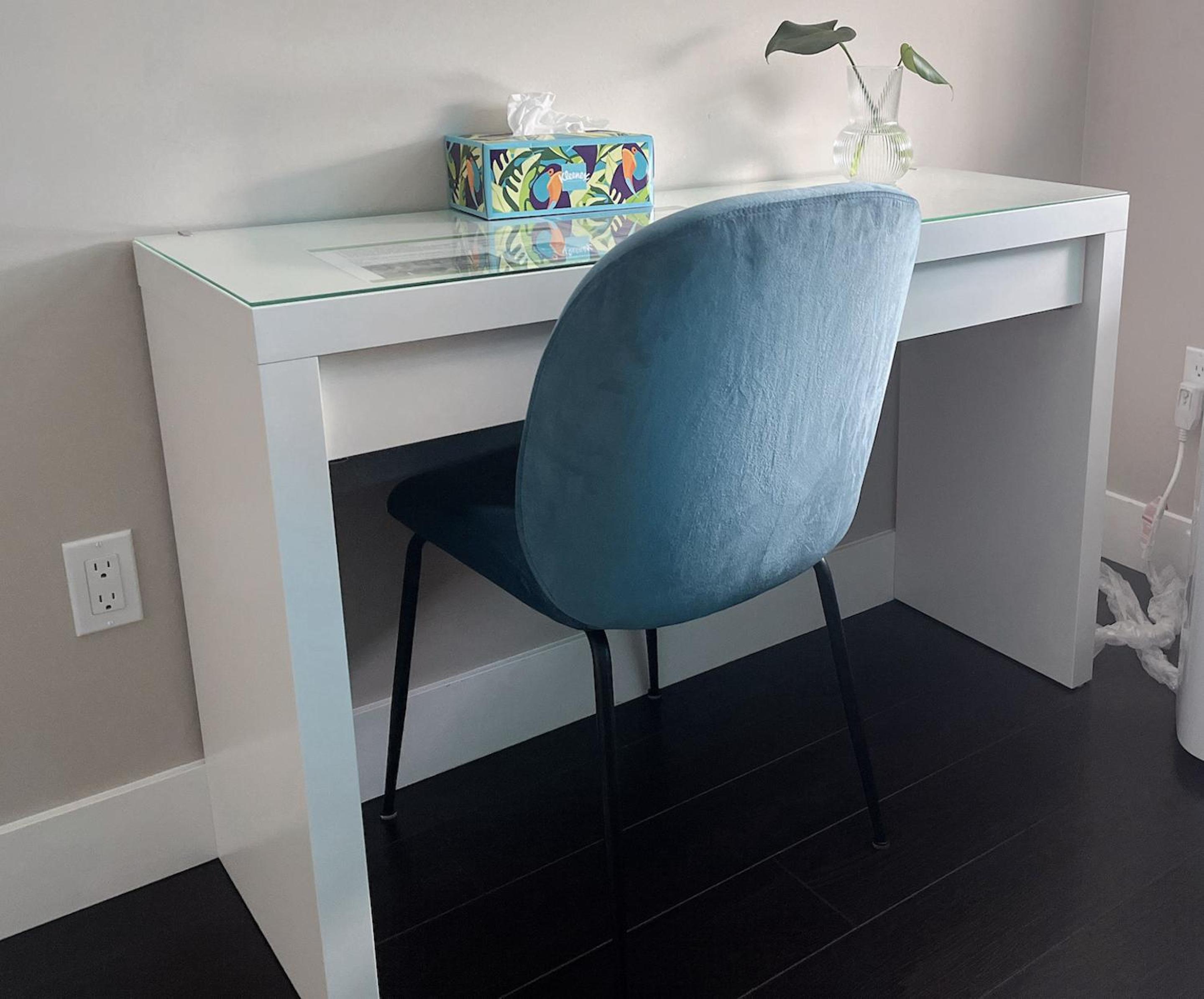 Near Skytrain and QUIET Private Bedroom Ensuite BathRM, Free Wifi & Coffee, Cozy - Image 3