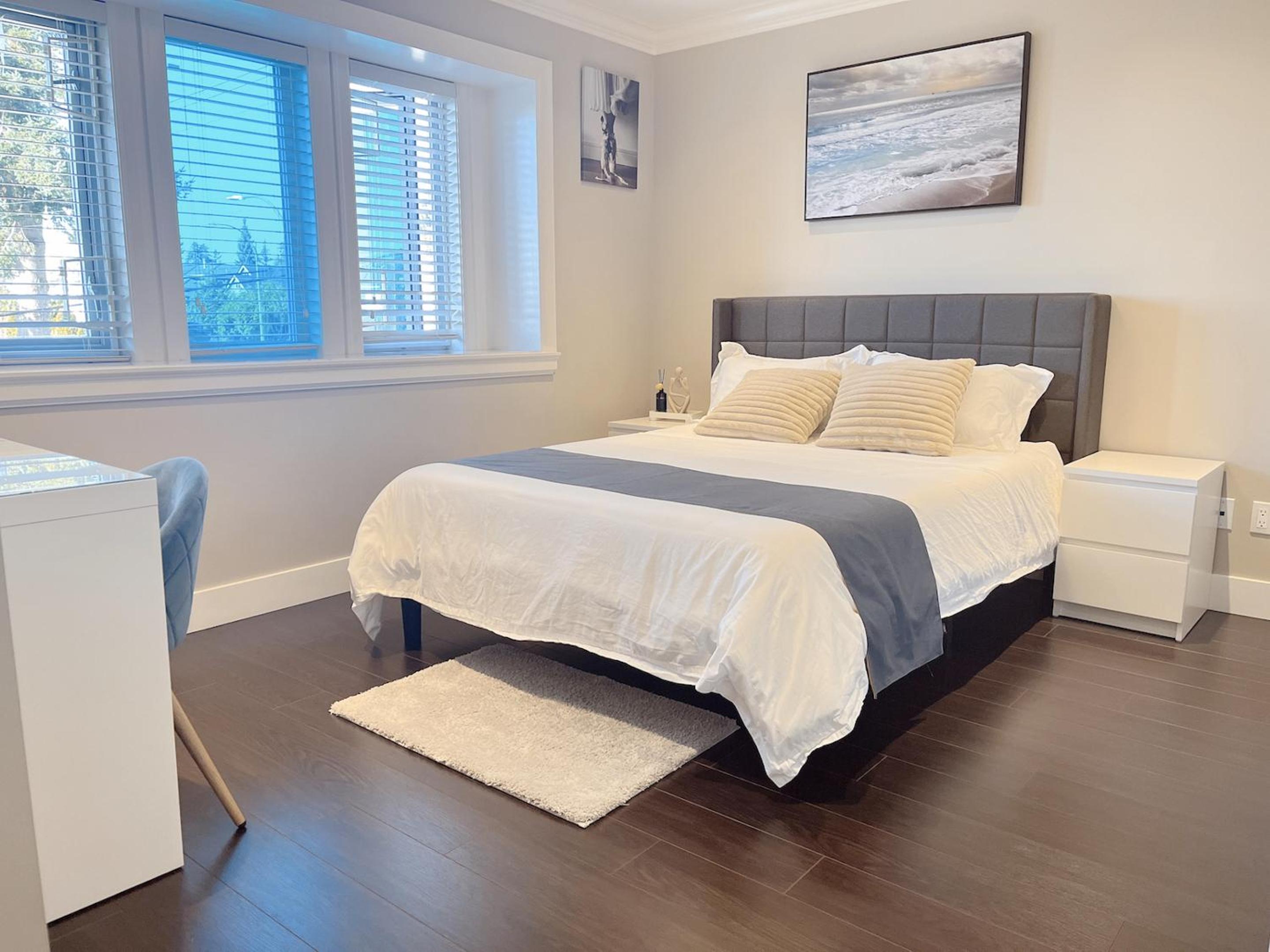 Near Skytrain and QUIET Private Bedroom Ensuite BathRM, Free Wifi & Coffee, Cozy - Image 1