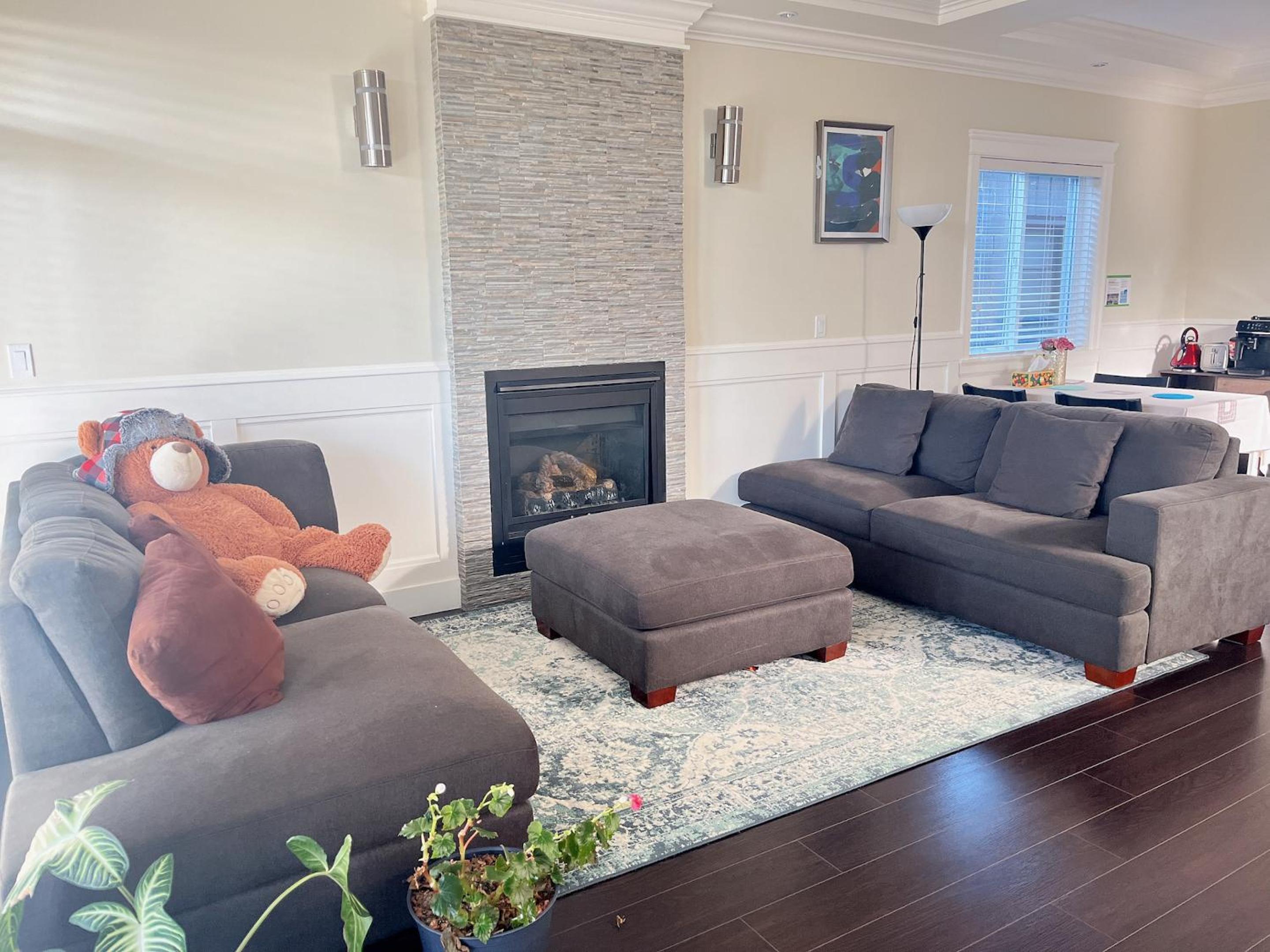 Near Skytrain and QUIET Private Bedroom Ensuite BathRM, Free Wifi & Coffee, Cozy