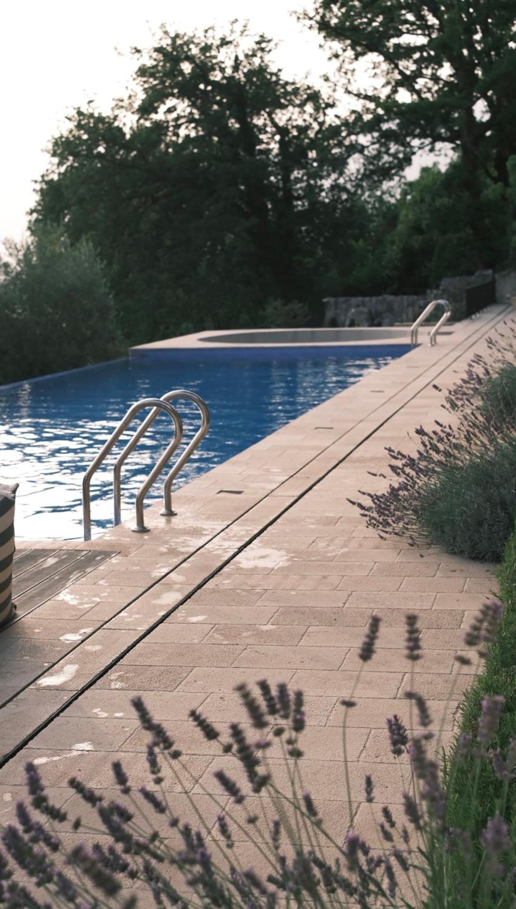 Villa Invicta with 17m pool and bay view photo 4