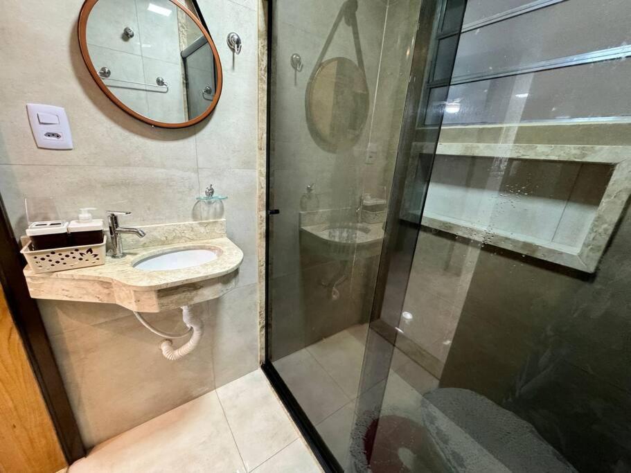 Apê 50 metros da praia, centro da Mirim, Wi-fi, 6 pessoas