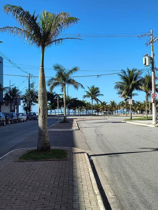Apê 50 metros da praia, centro da Mirim, Wi-fi, 6 pessoas