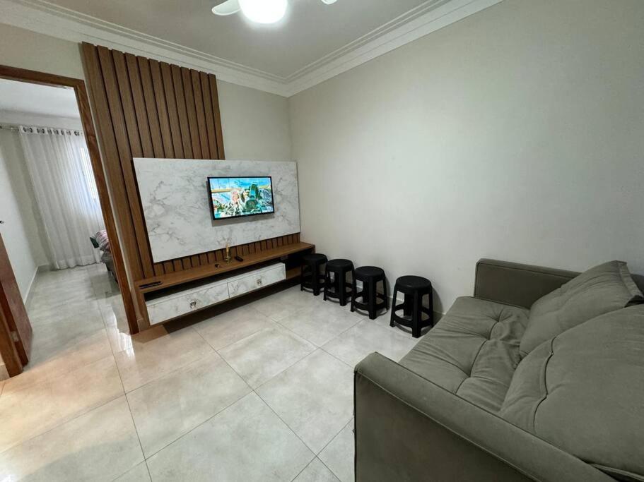 Apê 50 metros da praia, centro da Mirim, Wi-fi, 6 pessoas
