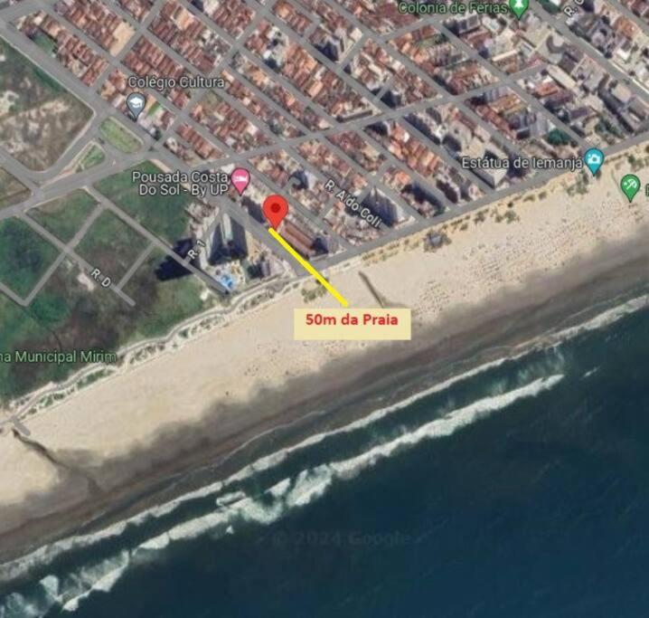 Apê 50 metros da praia, centro da Mirim, Wi-fi, 6 pessoas