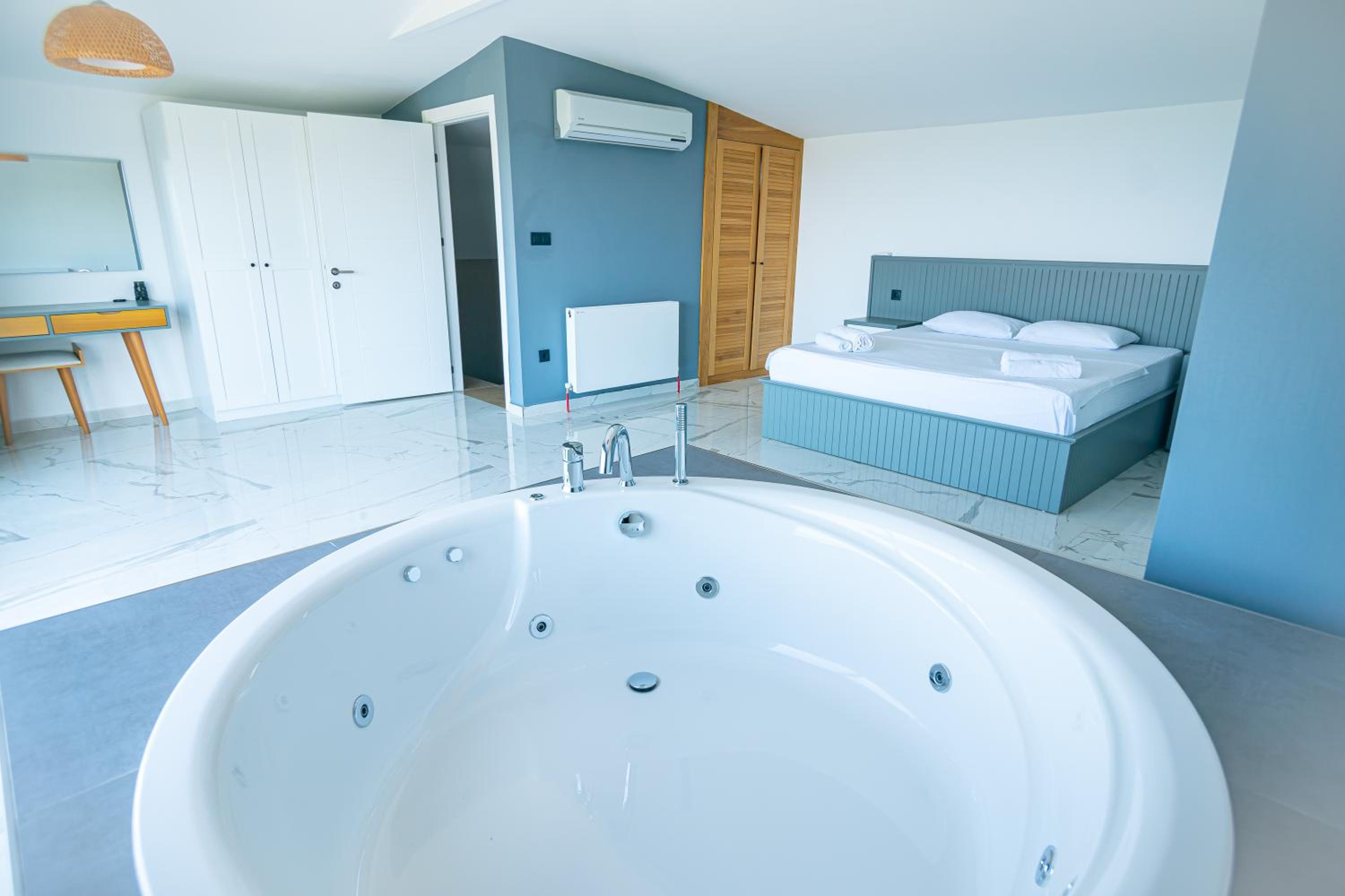 Royal Blue Istanbul - Luxury Villas