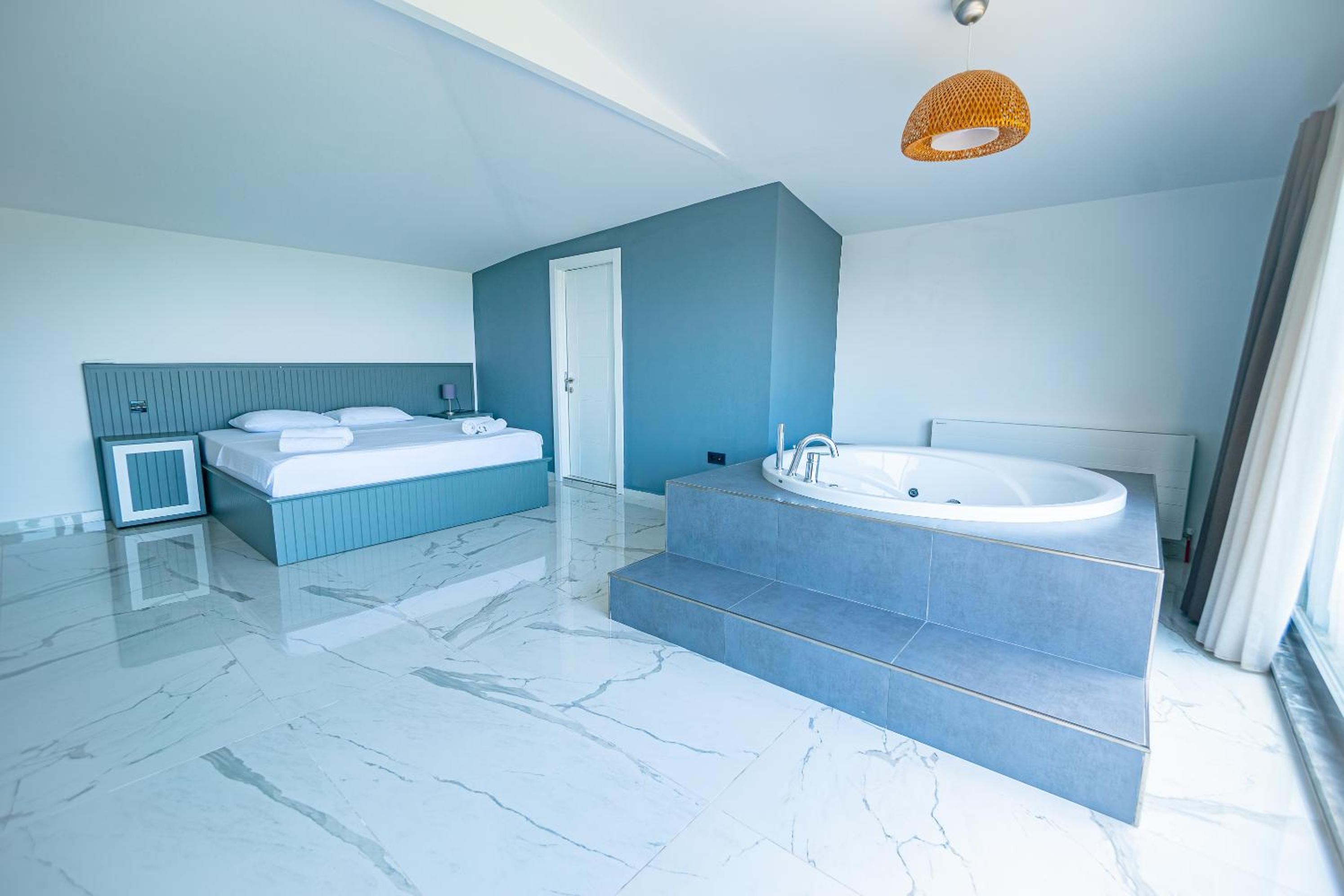 Royal Blue Istanbul - Luxury Villas
