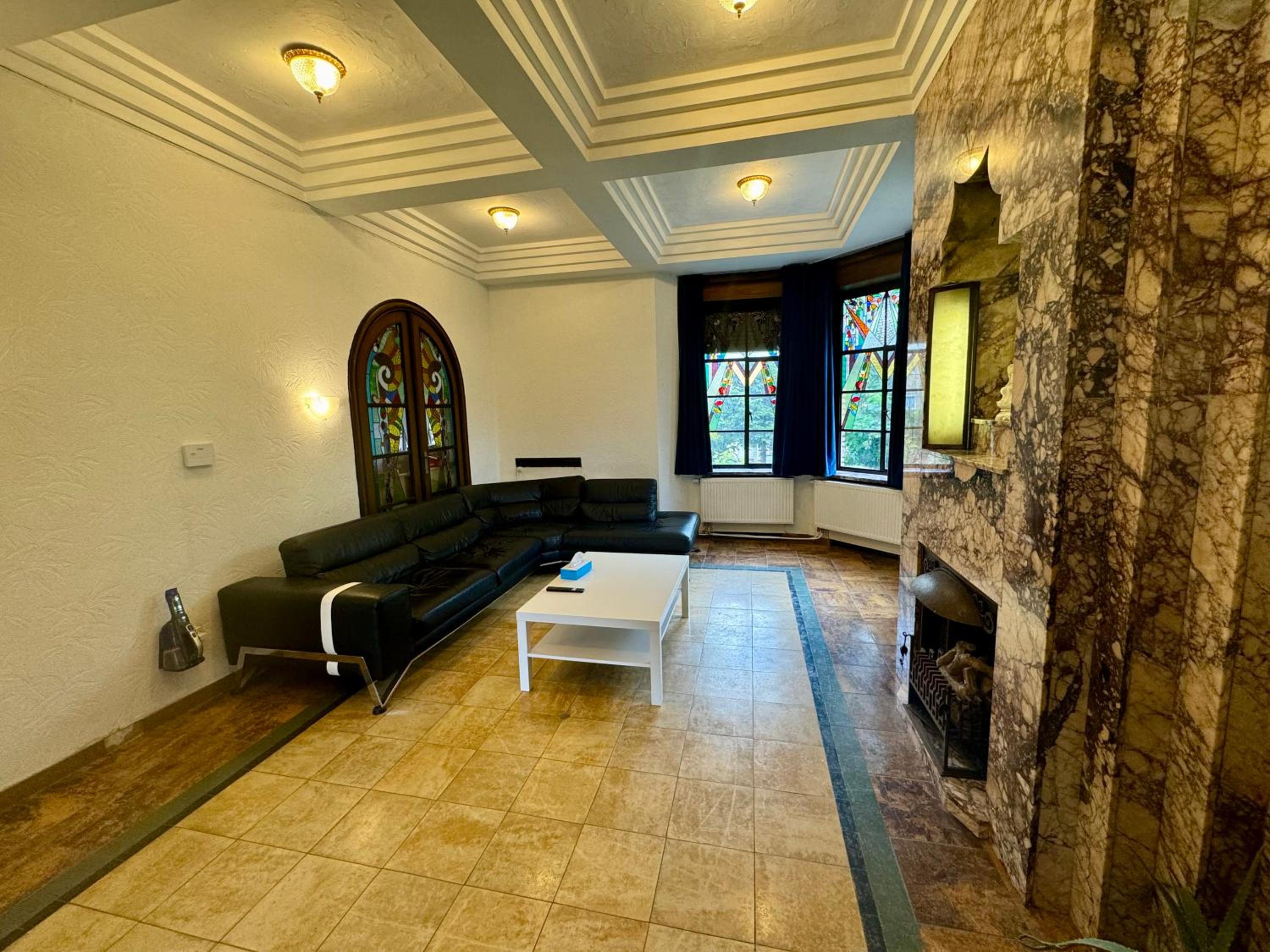 la villa dewez a loverval