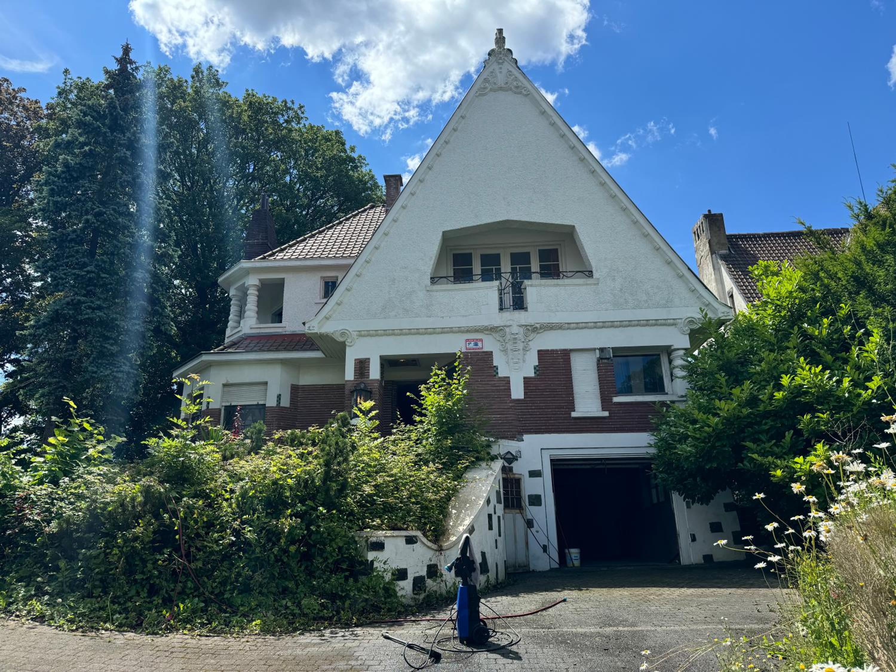 la villa dewez a loverval