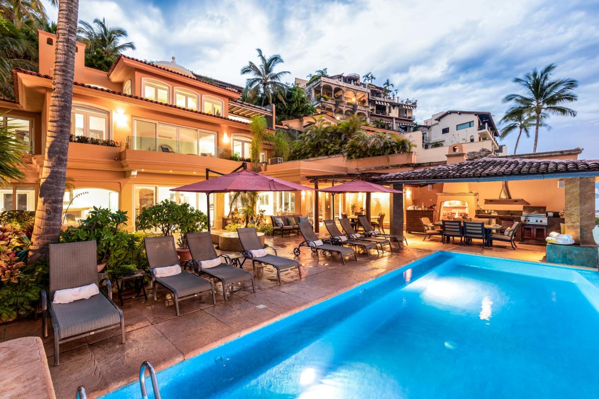 Beachfront Sagitario Villa in Puerto Vallarta! view 3