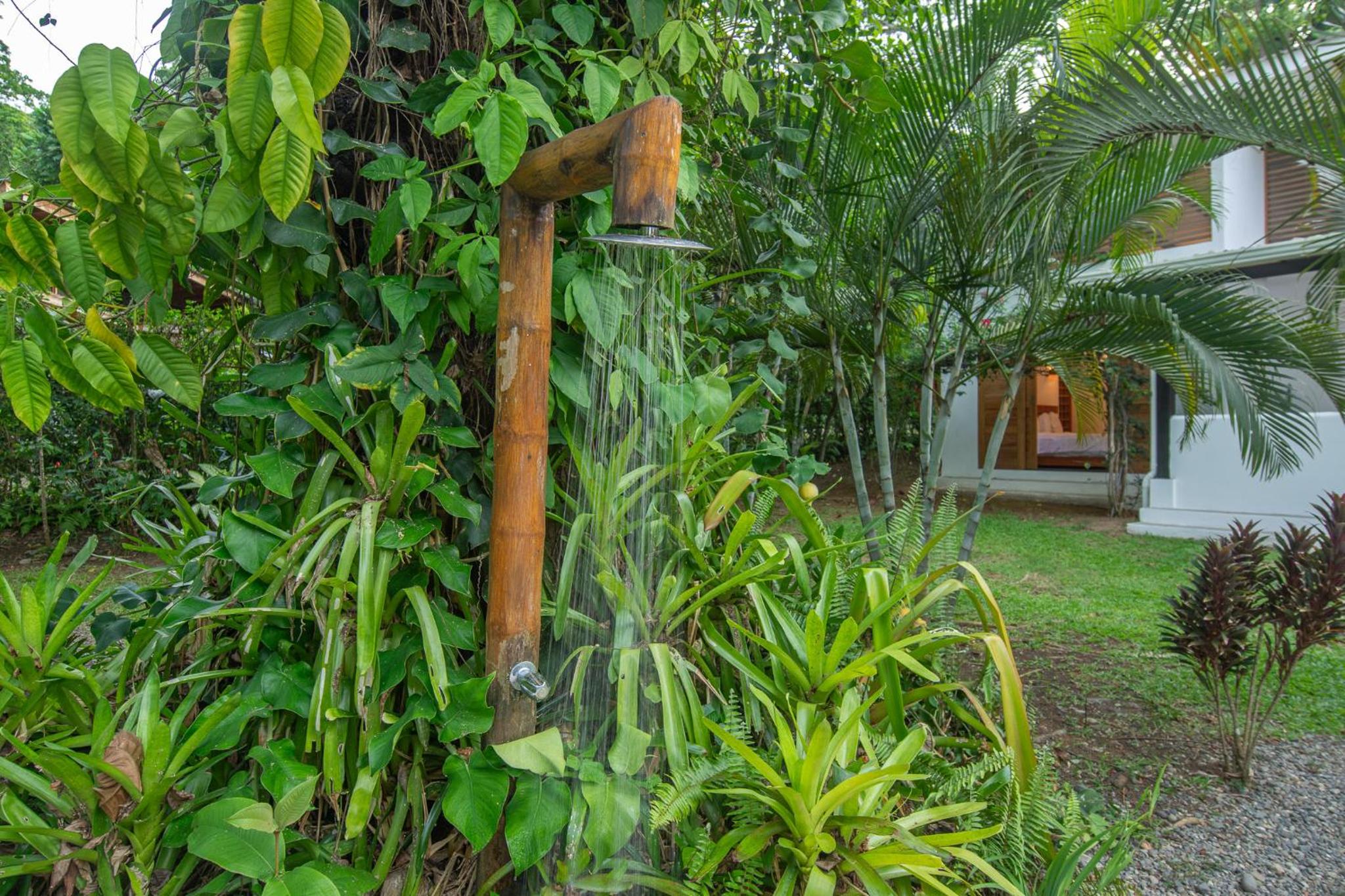 Tres Lodge Villa - Shared Pool - Natural Setting