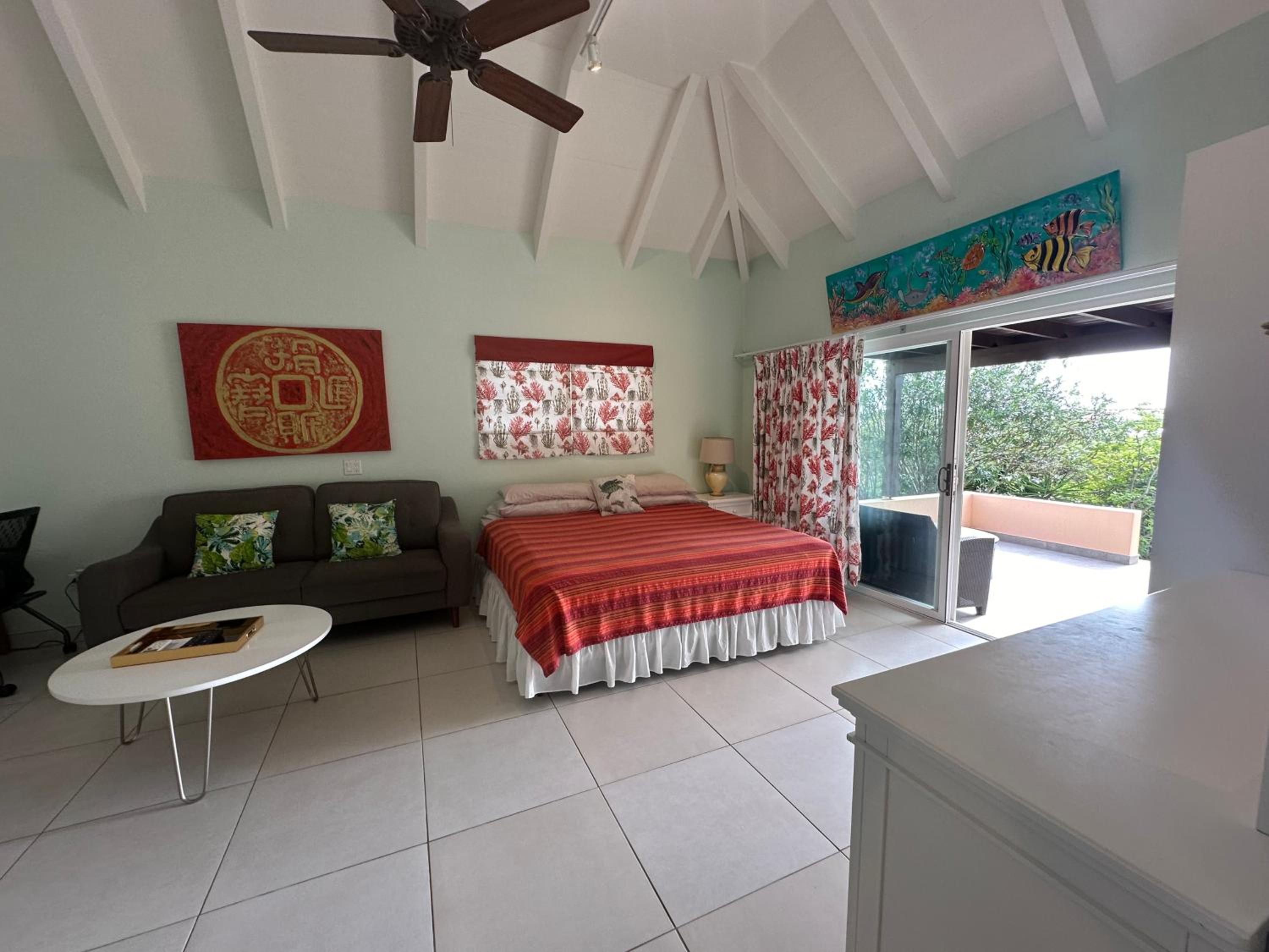 Ocean breeze & views - studio