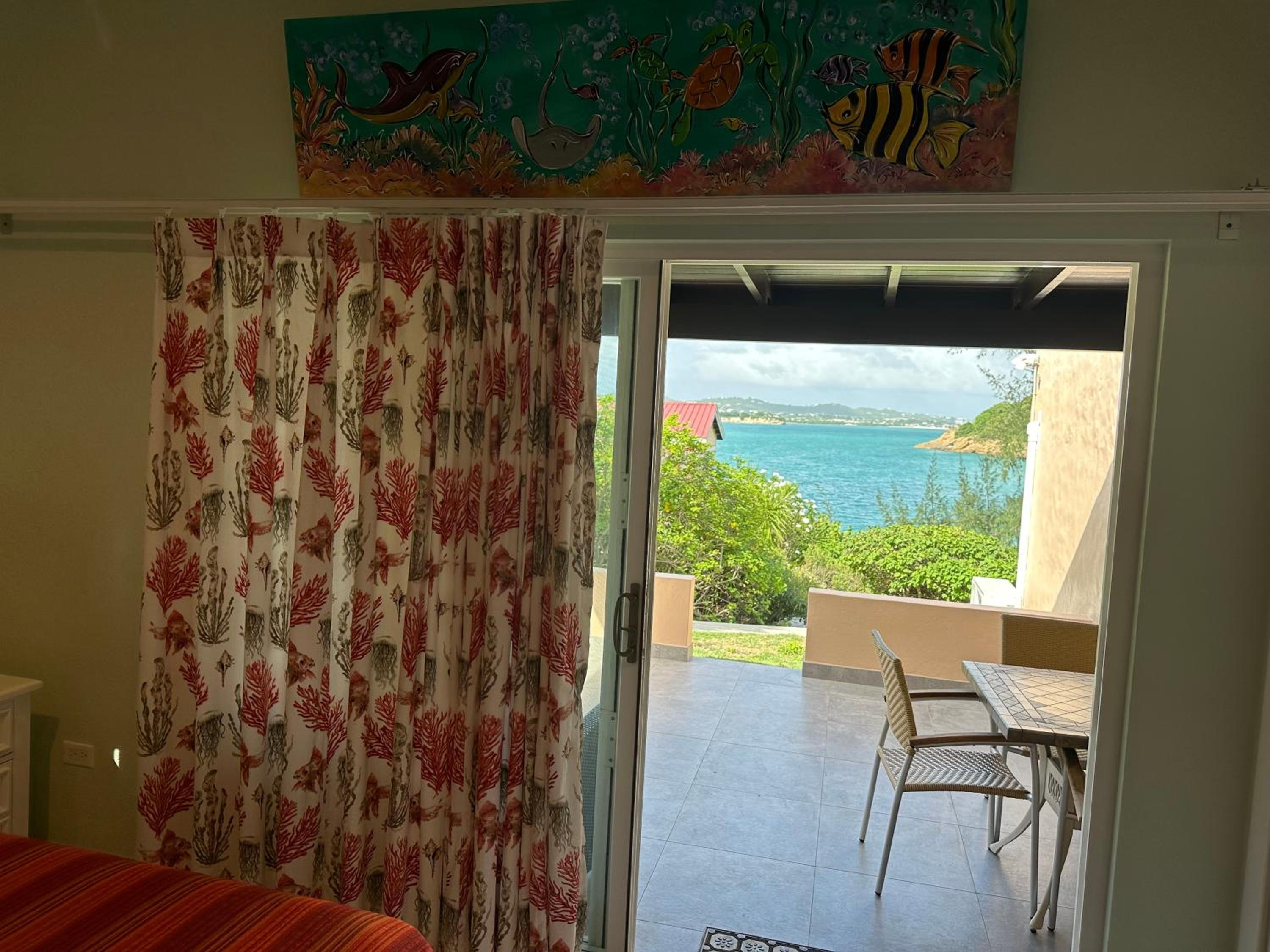 Ocean breeze & views - studio