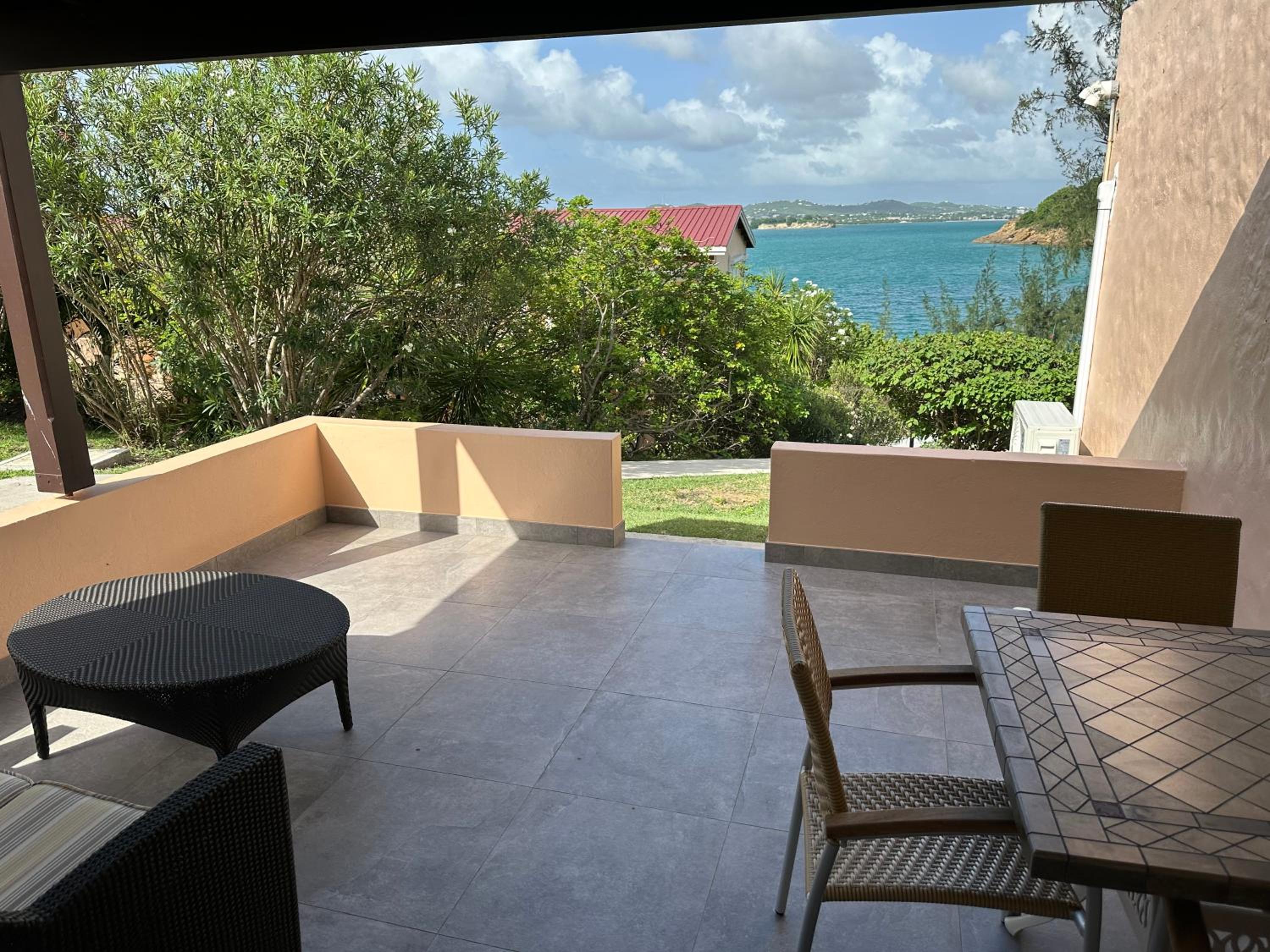 Ocean breeze & views - studio