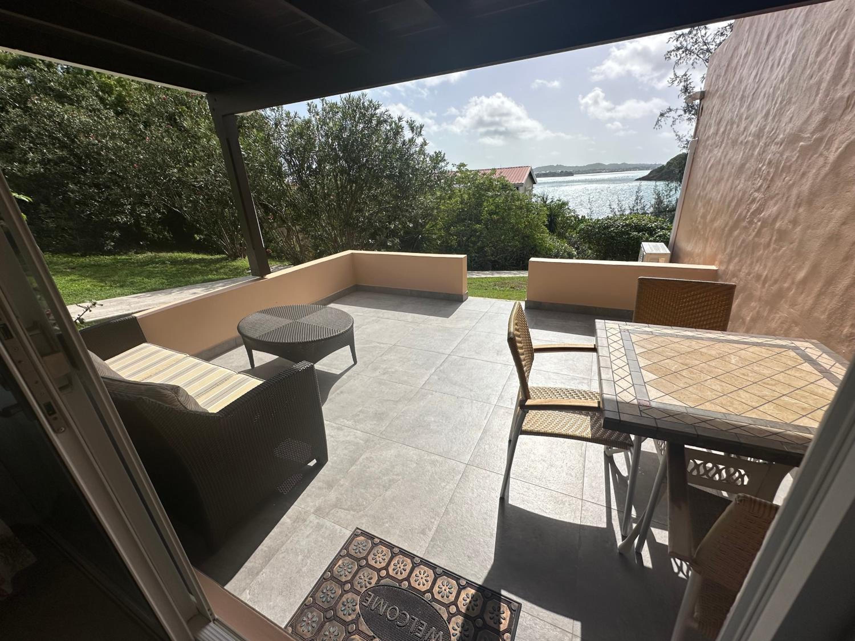 Ocean breeze & views - studio