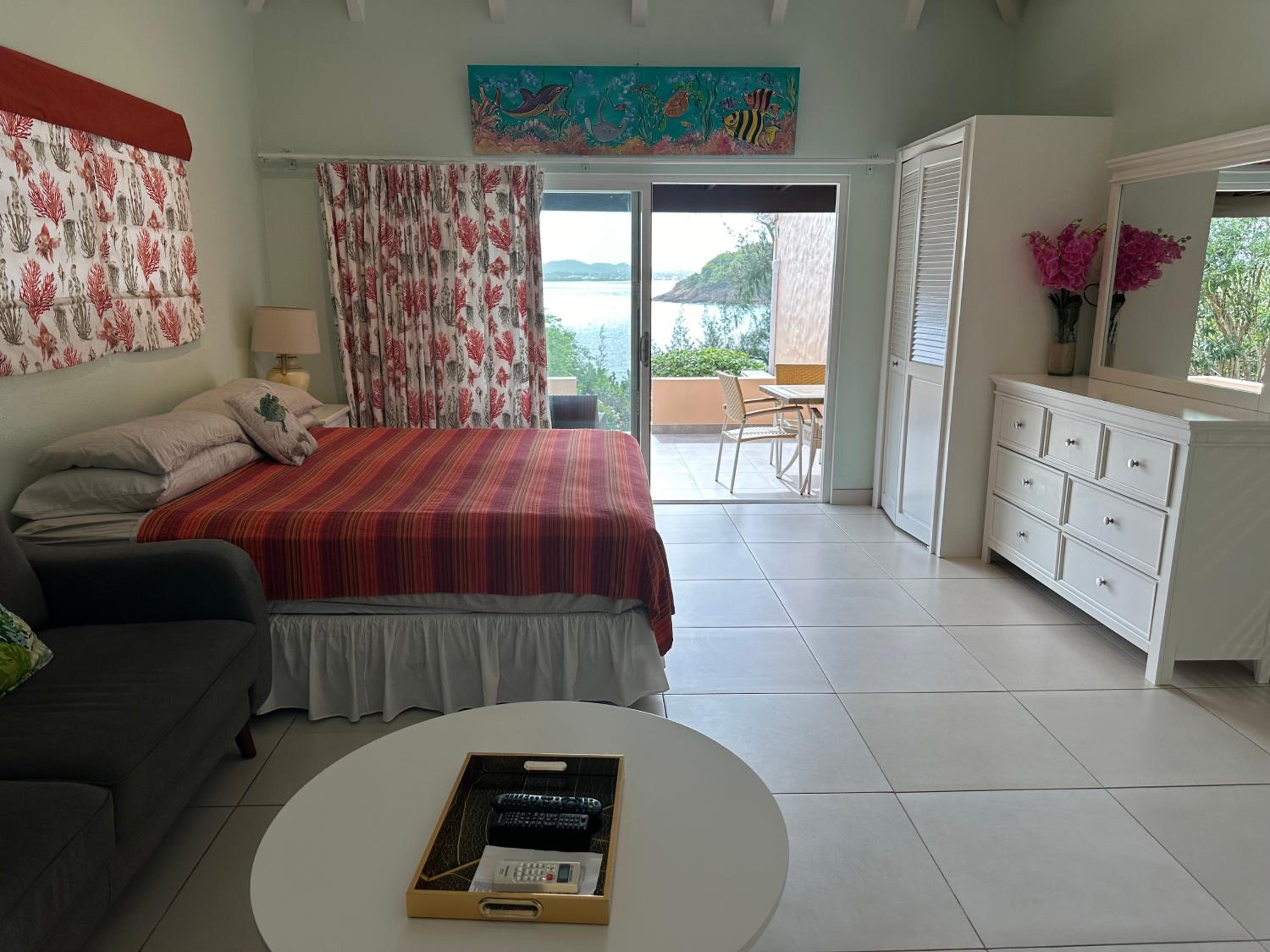 Ocean breeze & views - studio