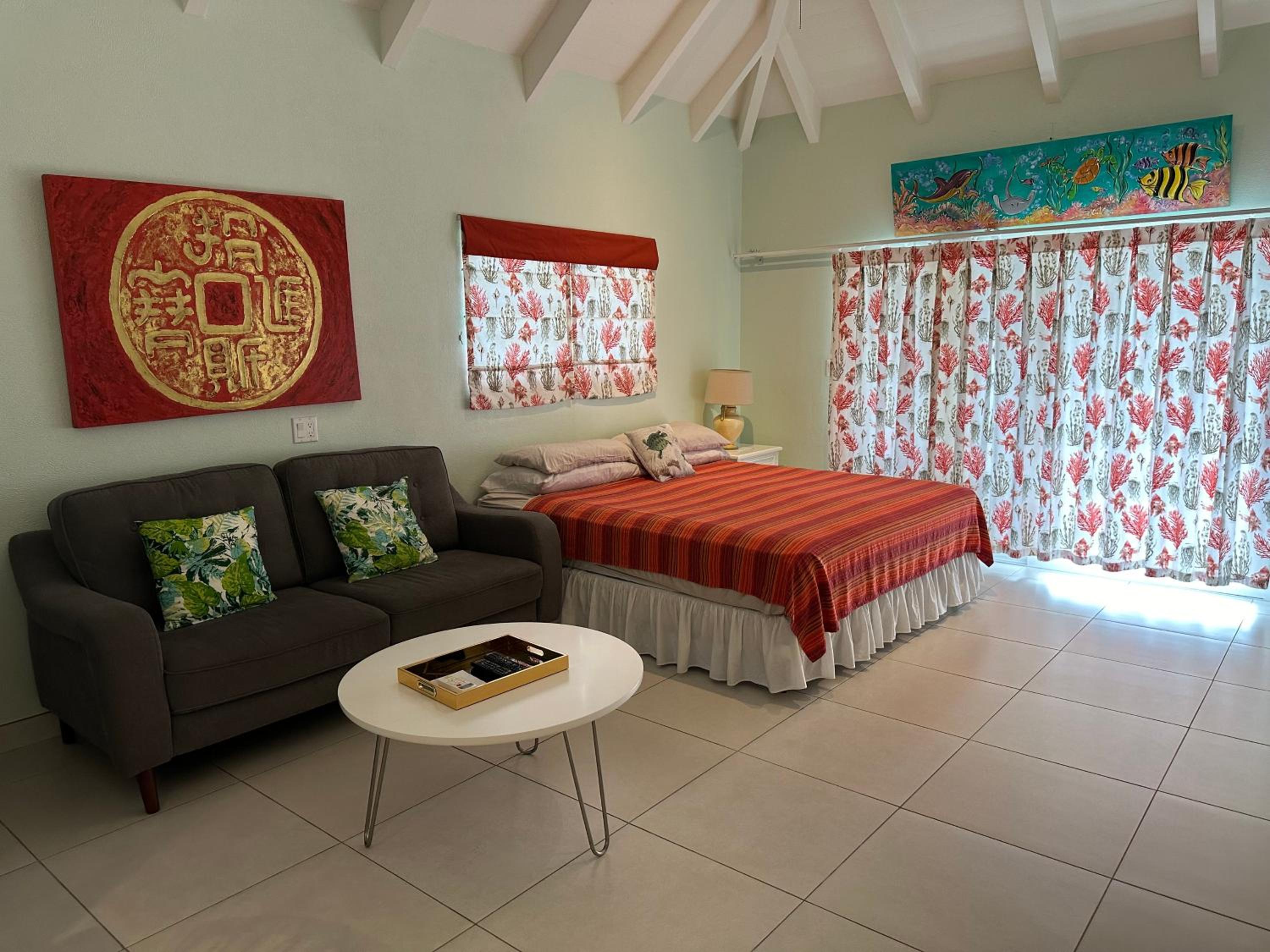 Ocean breeze & views - studio