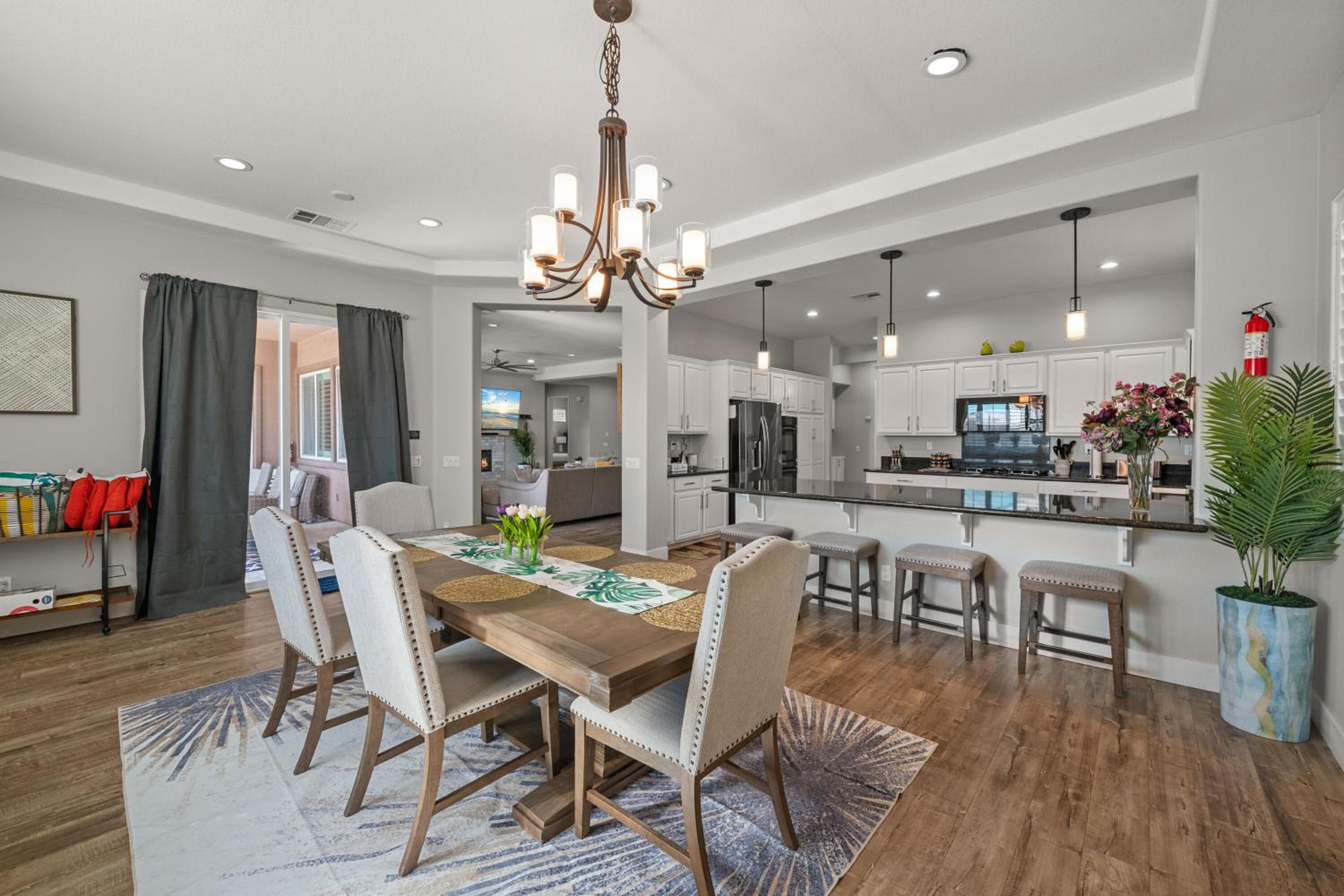 Joshua Tree Getaway with Pool, Spa, BBQ and Sleeps 12 view 4