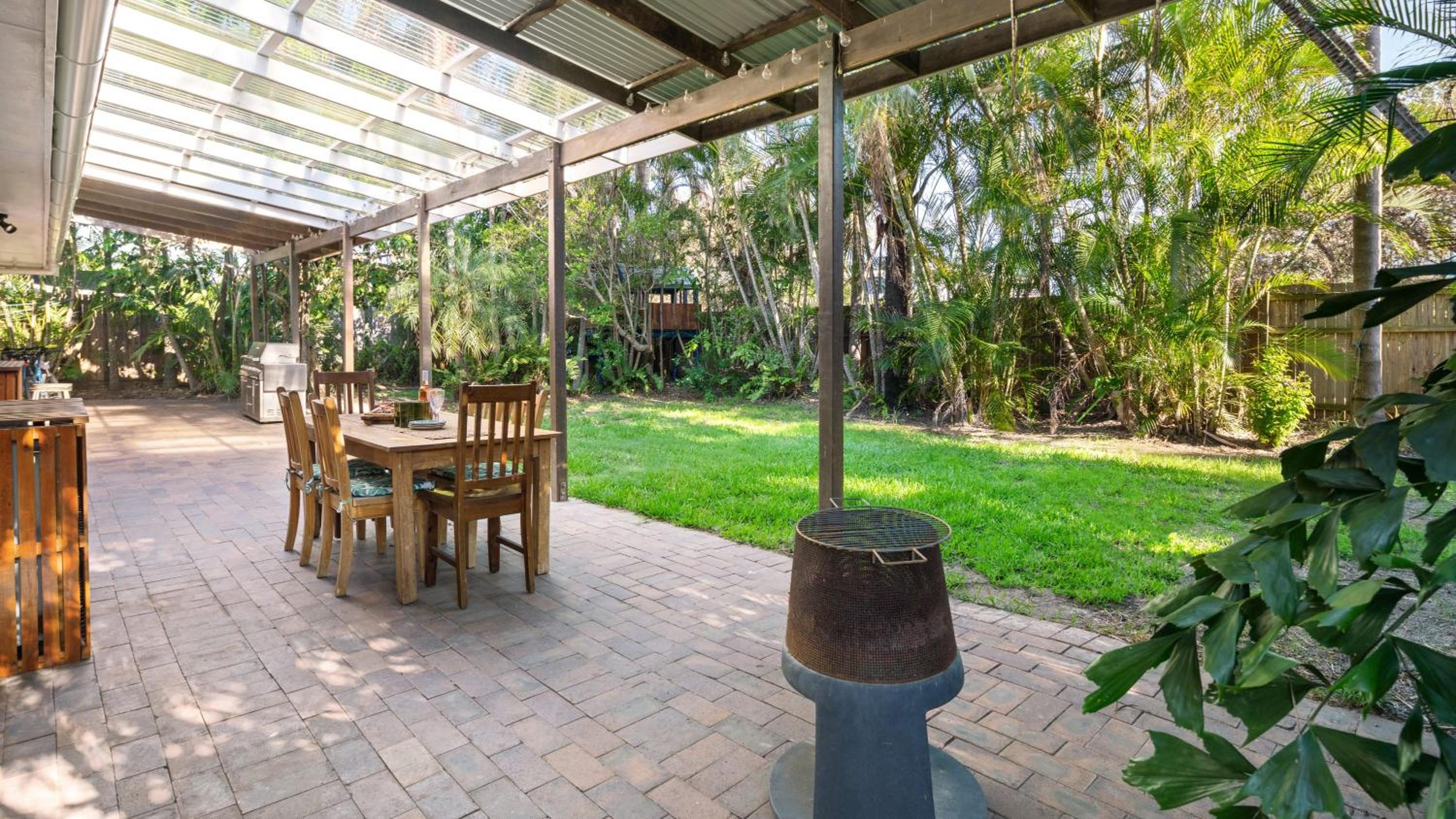 Jasmin Beach Escape