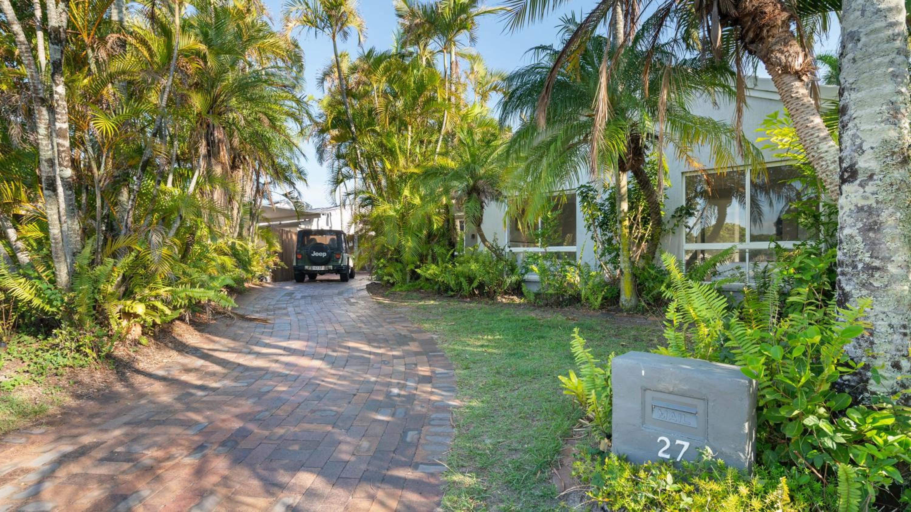 Jasmin Beach Escape