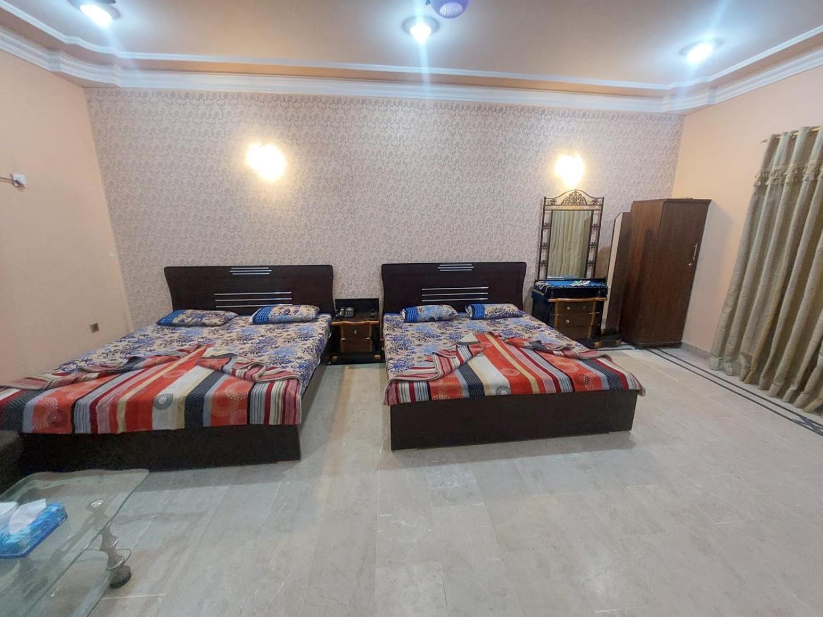 Family Guest House in Gulshan-e-iqbal , block-10 view 3