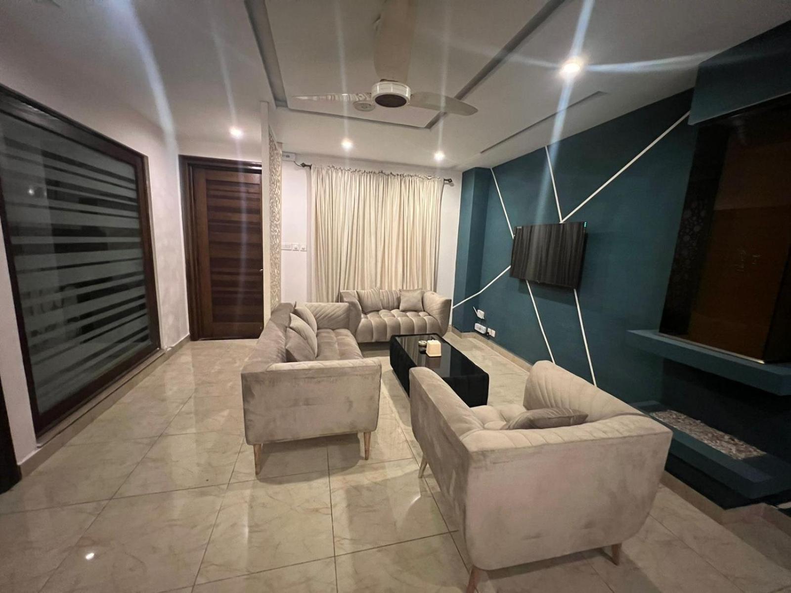 luxury 2 Bedroom Apartment