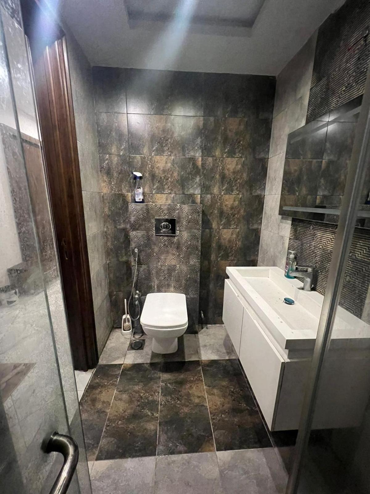 luxury 2 Bedroom Apartment