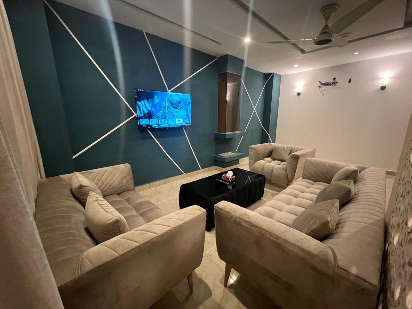 luxury 2 Bedroom Apartment