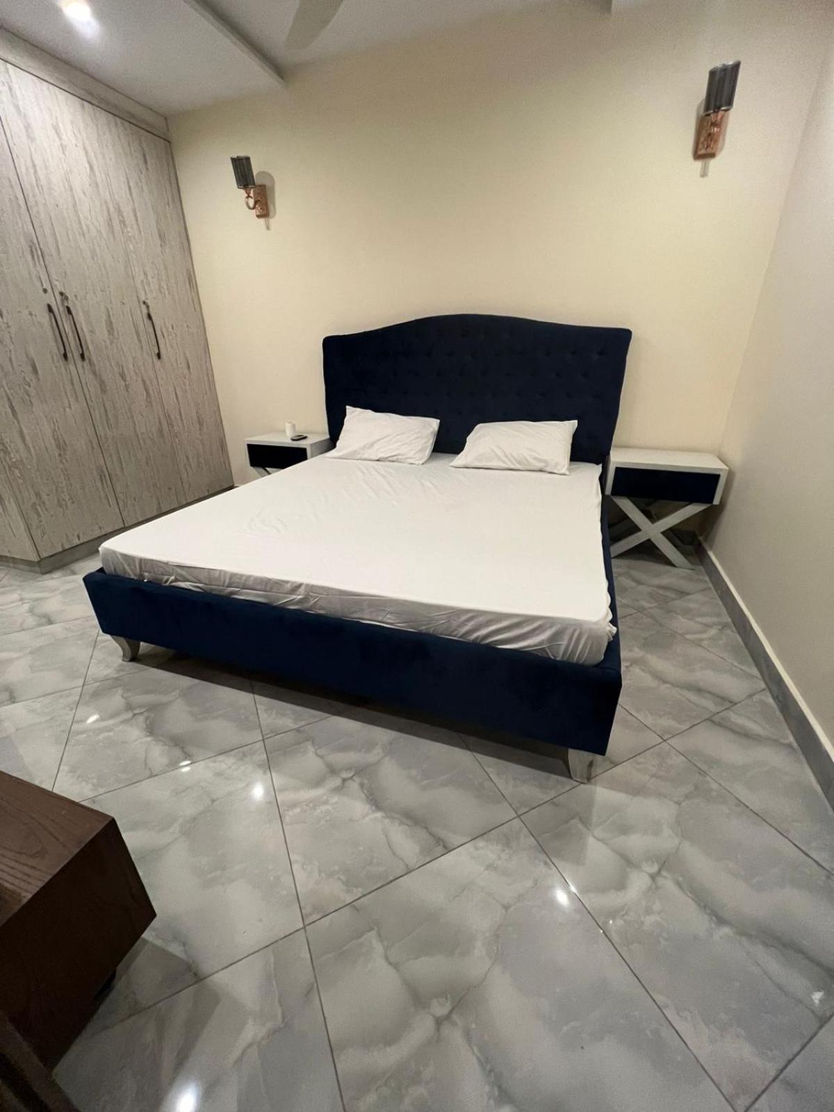 luxury 2 Bedroom Apartment