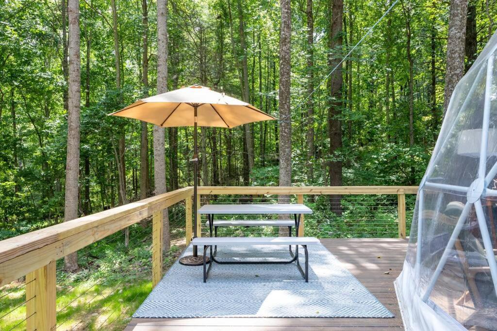 Dream Dome - Romantic Getaway, Hot Tub, AC, Wifi, National Park 8 min