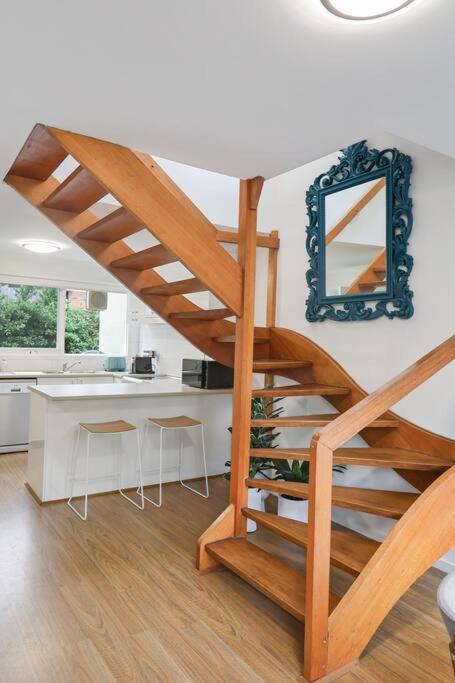 Seaside on The Parade- Sleeps 4, 2 bathroom, aircon, walk to shops! 11am check out