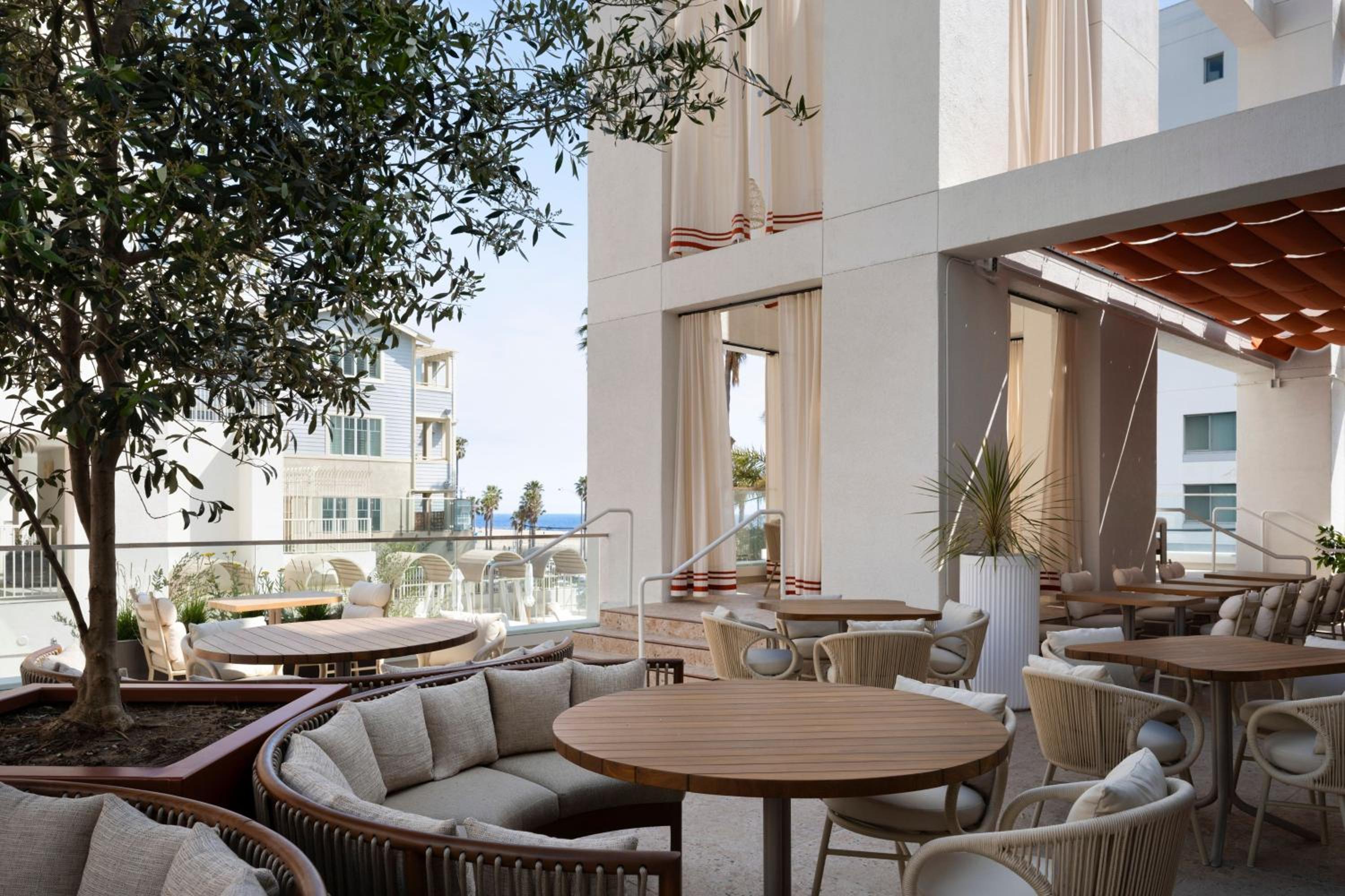 Sandbourne Santa Monica, Autograph Collection