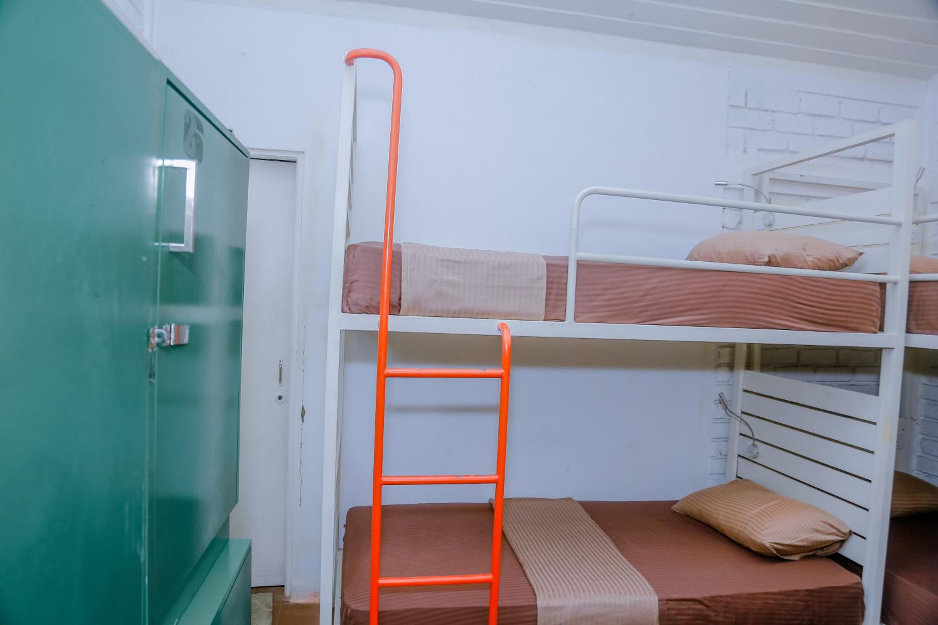 Hangover Hostels Mirissa