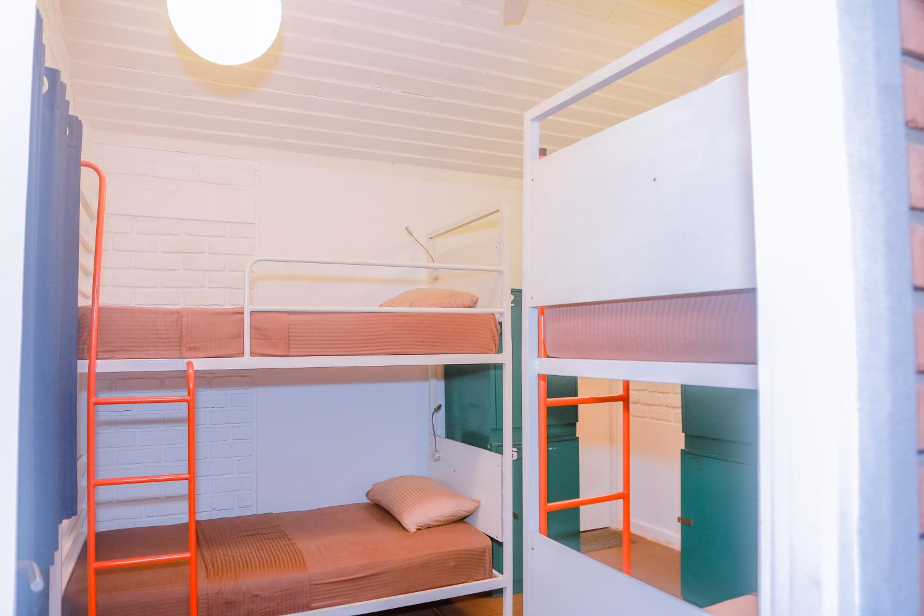 Hangover Hostels Mirissa