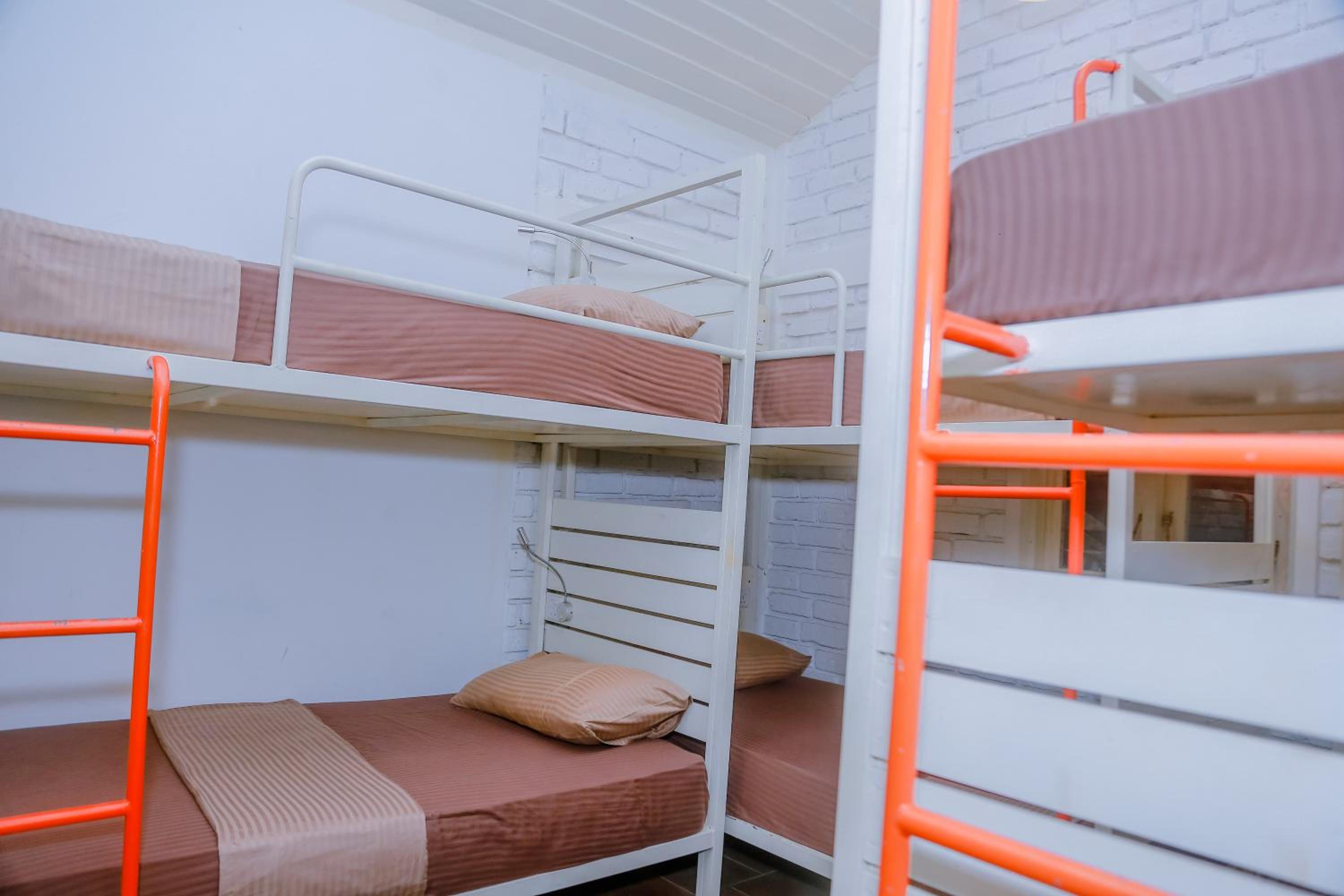 Hangover Hostels Mirissa
